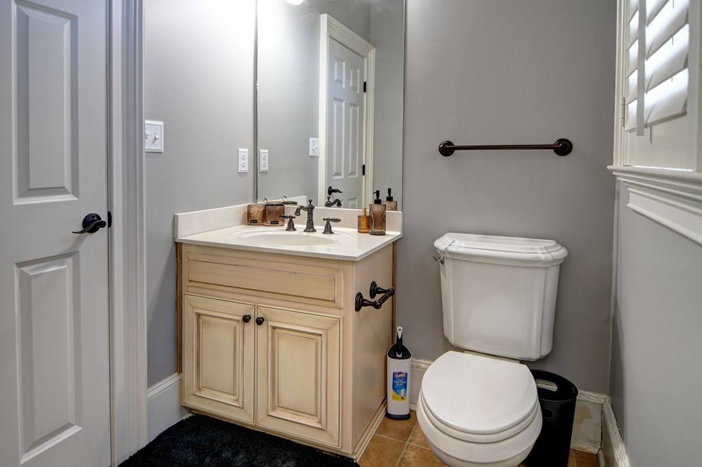 Valdosta, Georgia, 31601, United States, 4 Bedrooms Bedrooms, ,4 BathroomsBathrooms,Residential,For Sale,1995126