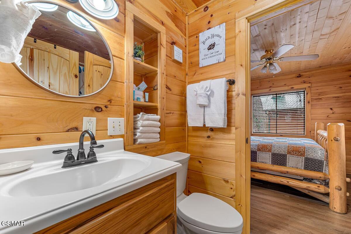 Gatlinburg, Tennessee, 37738, United States, 5 Bedrooms Bedrooms, ,4 BathroomsBathrooms,Residential,For Sale,2023747