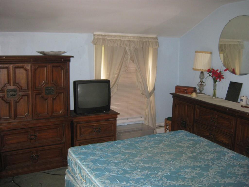 Middletown, Rhode Island, 02842, United States, 4 Bedrooms Bedrooms, ,2 BathroomsBathrooms,Residential,For Sale,1984430