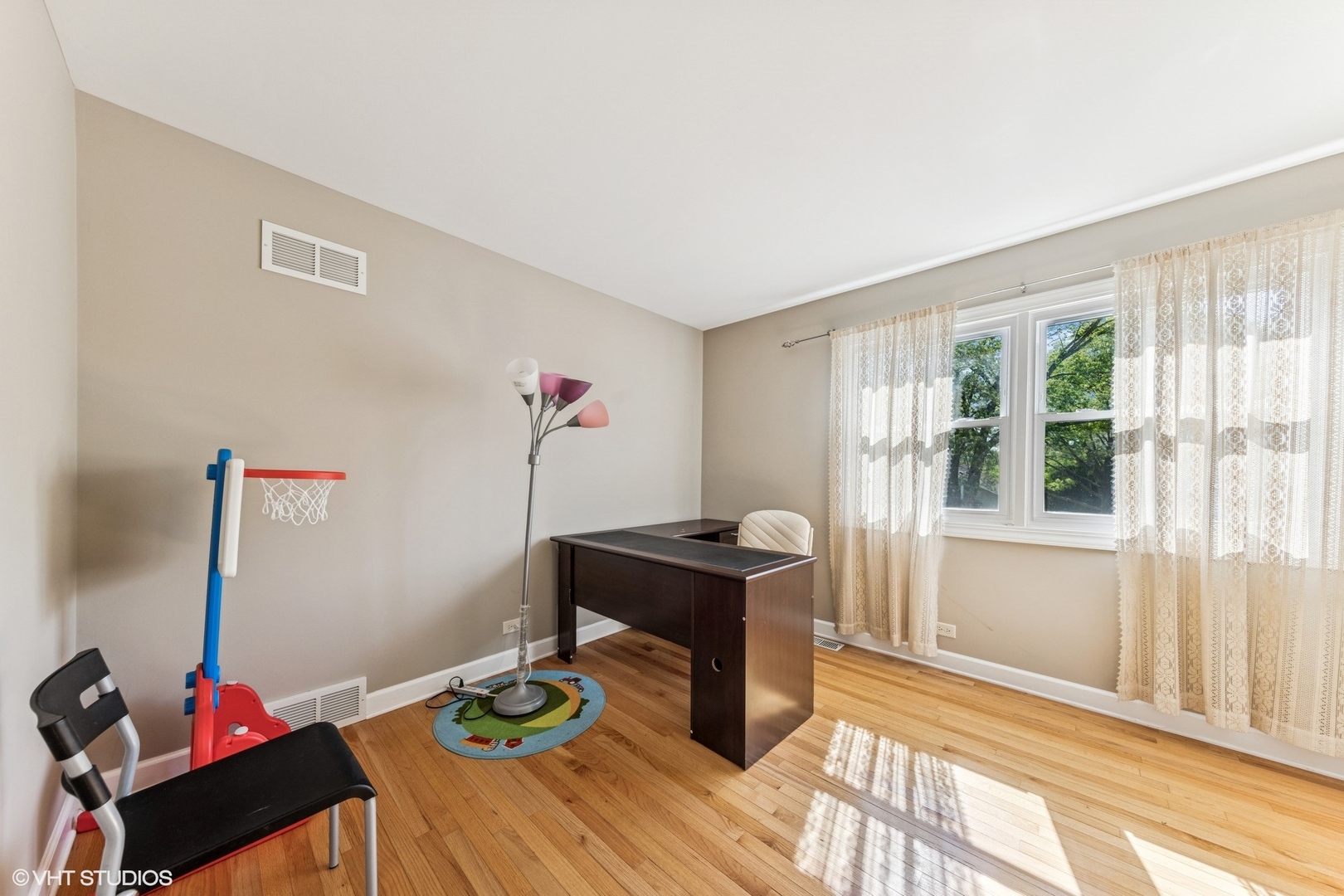 Glen Ellyn, Illinois, 60137, United States, 4 Bedrooms Bedrooms, ,3 BathroomsBathrooms,Residential,For Sale,1827602