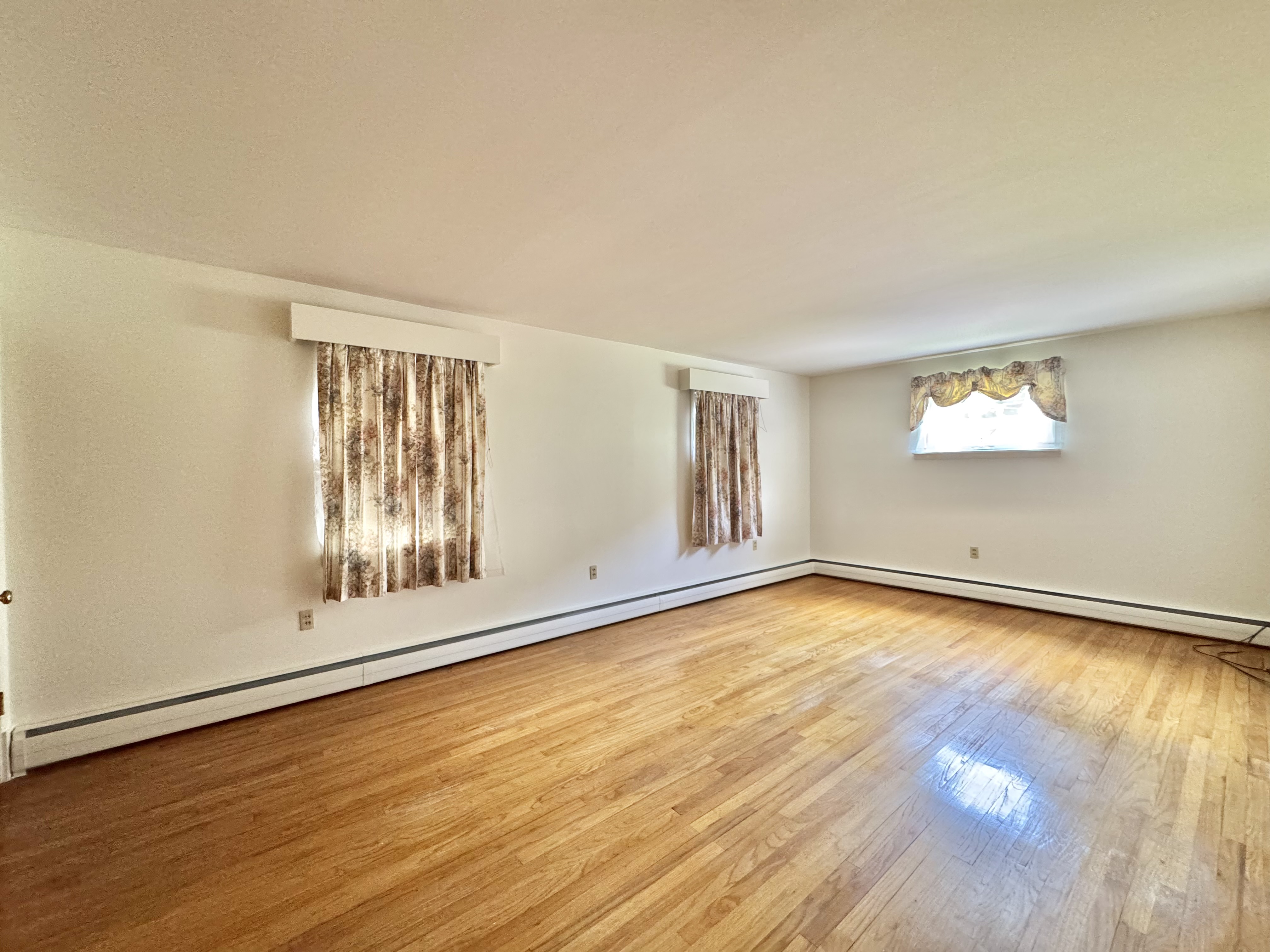 Catskill, New York, 12414, United States, 6 Bedrooms Bedrooms, ,3 BathroomsBathrooms,Residential,For Sale,1983582