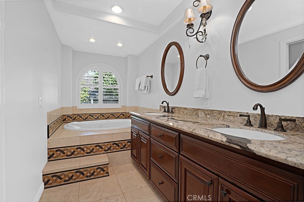 Long Beach, California, 90803, United States, 2 Bedrooms Bedrooms, ,3 BathroomsBathrooms,Residential,For Sale,1917947