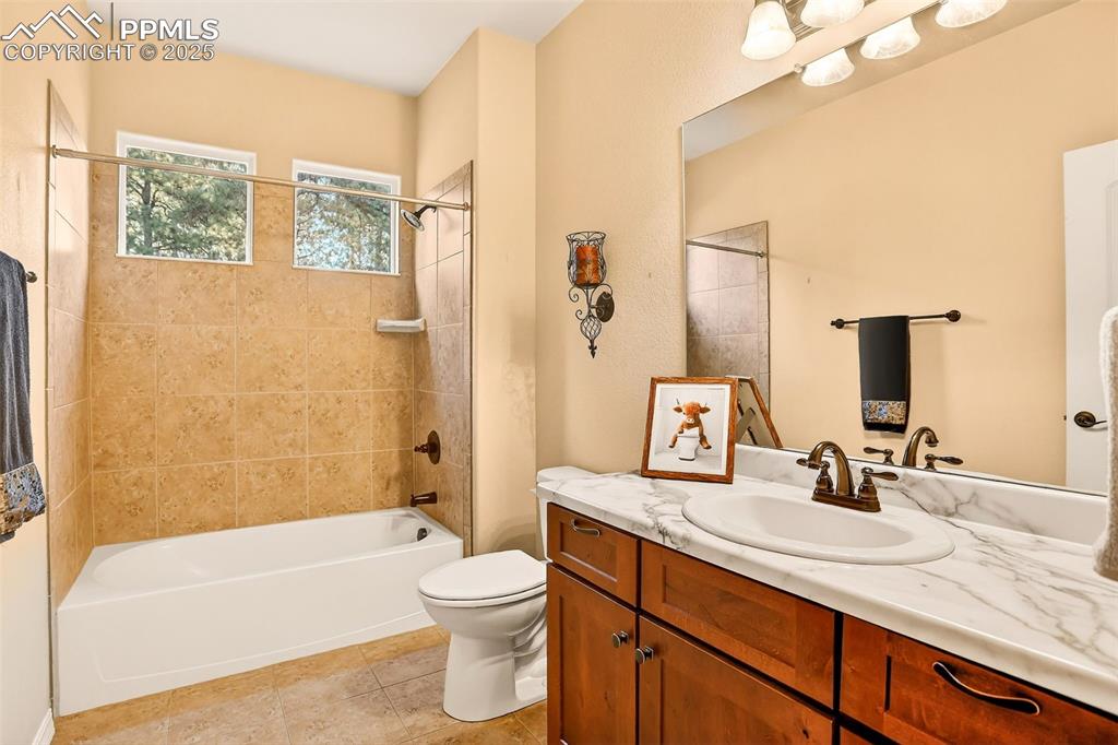 Colorado Springs, Colorado, 80908, United States, 3 Bedrooms Bedrooms, ,2 BathroomsBathrooms,Residential,For Sale,1995725