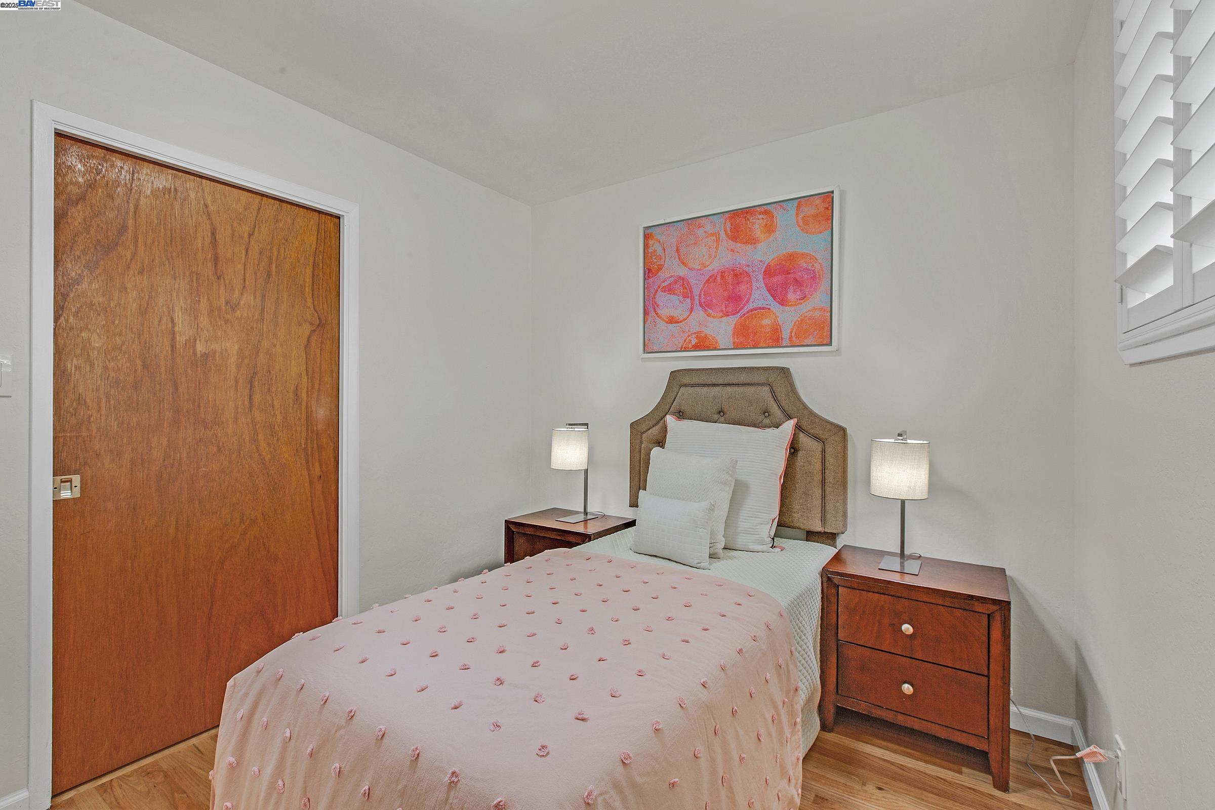 Hayward, California, 94544, United States, 6 Bedrooms Bedrooms, ,2 BathroomsBathrooms,Residential,For Sale,1868213