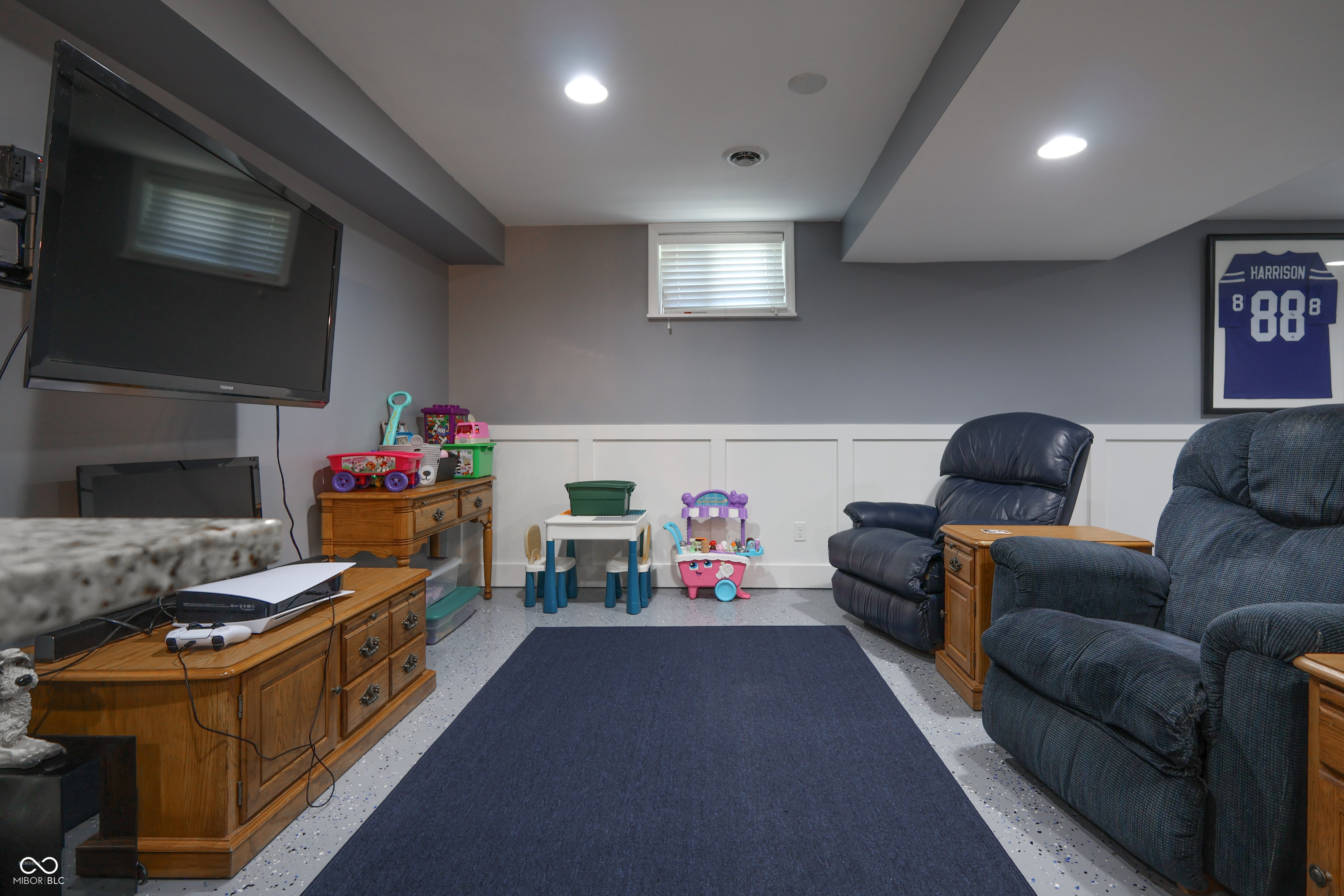 Columbus, Indiana, 47203, United States, 5 Bedrooms Bedrooms, ,6 BathroomsBathrooms,Residential,For Sale,1975671