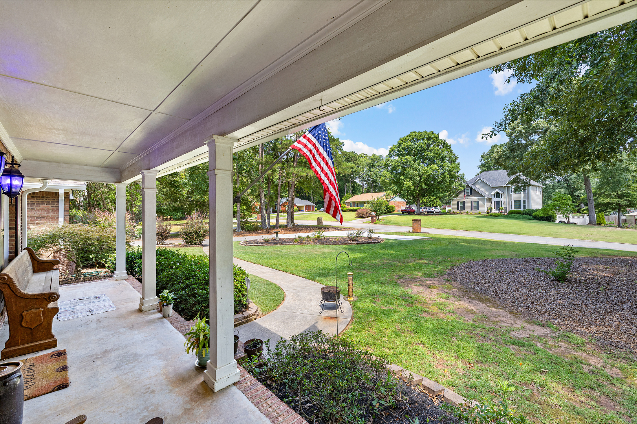 Beautiful Home with Backyard Retreat in Hillandale - 物件實景