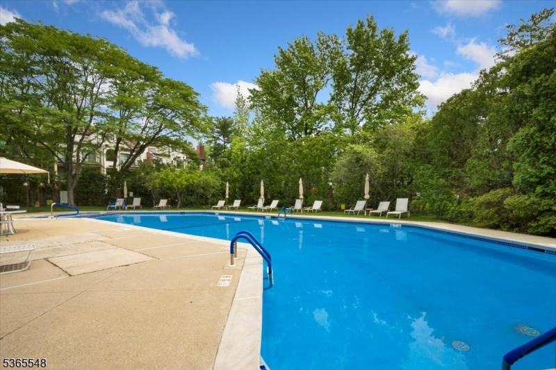 Teaneck, New Jersey, 07666, United States, 2 Bedrooms Bedrooms, ,3 BathroomsBathrooms,Residential,For Sale,1870844