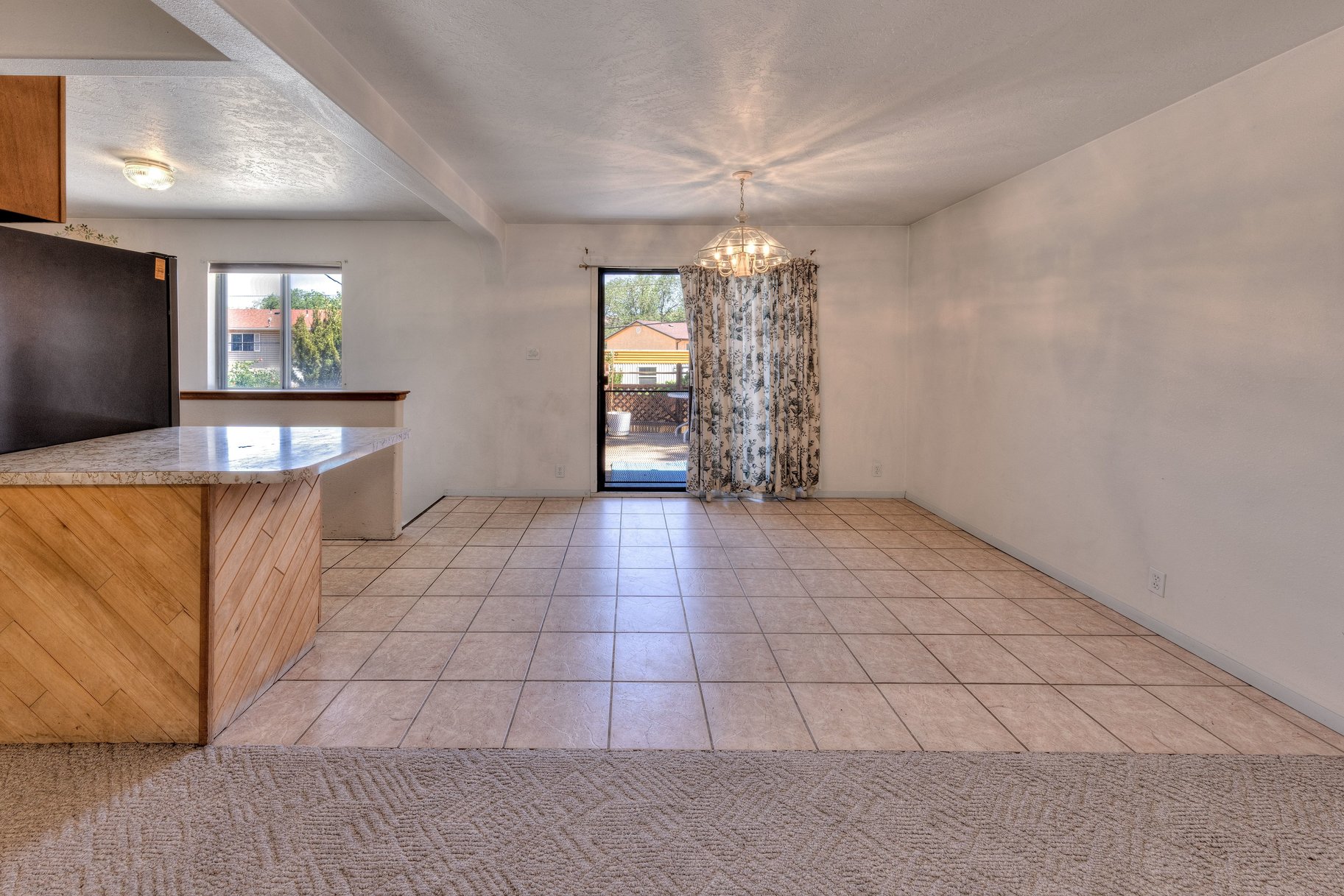  In-Town Home with Deck, Patio and Walkout Basement - 物件實景