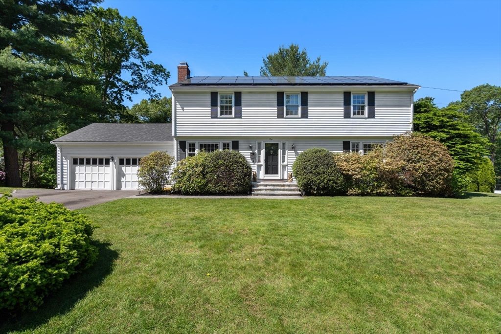 Framingham, Massachusetts, 01701, United States, 4 Bedrooms Bedrooms, ,3 BathroomsBathrooms,Residential,For Sale,1837542