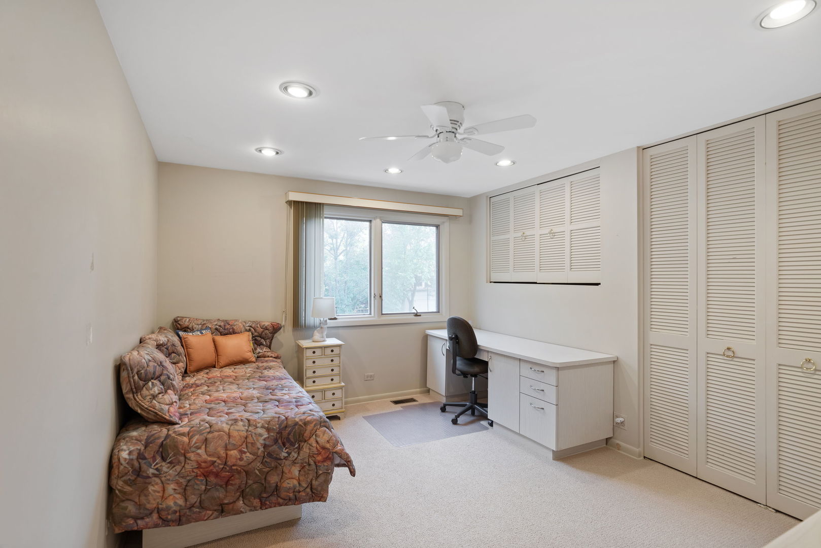 Highland Park, Illinois, 60035, United States, 4 Bedrooms Bedrooms, ,3 BathroomsBathrooms,Residential,For Sale,1989045