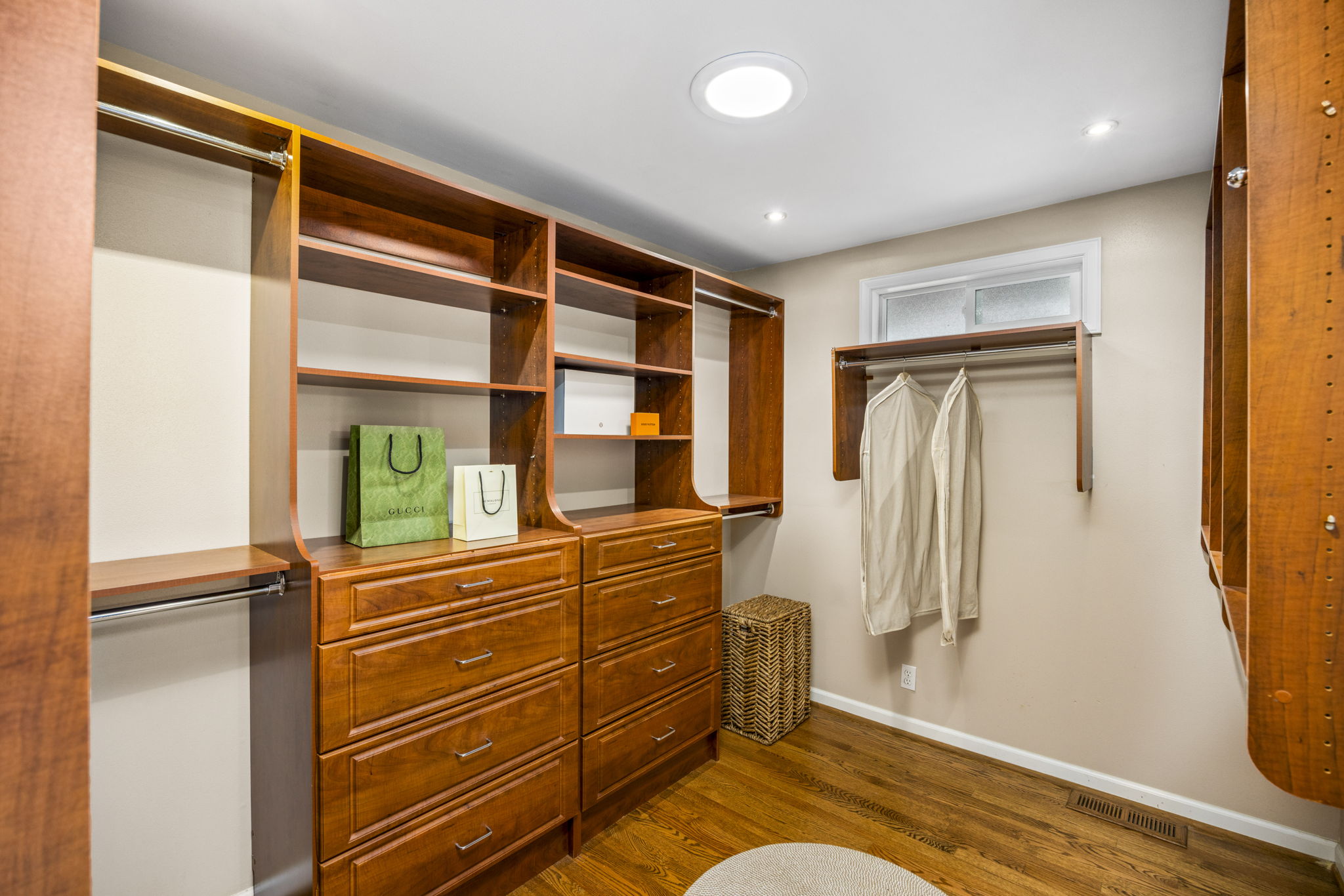  231 105th Ave SE, Bellevue, WA 98004 - 物件實景