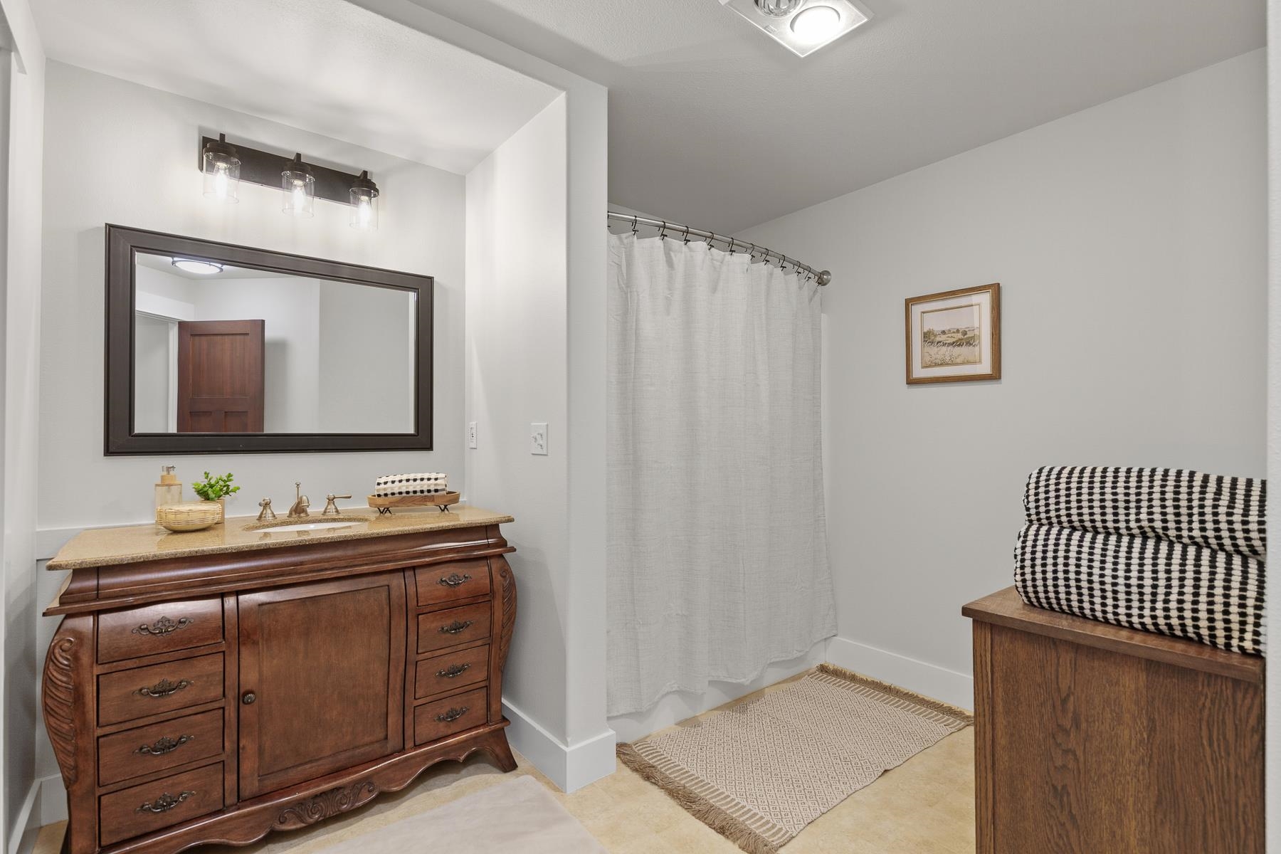 Newman Lake, Washington, 99025, United States, 3 Bedrooms Bedrooms, ,4 BathroomsBathrooms,Residential,For Sale,2028659