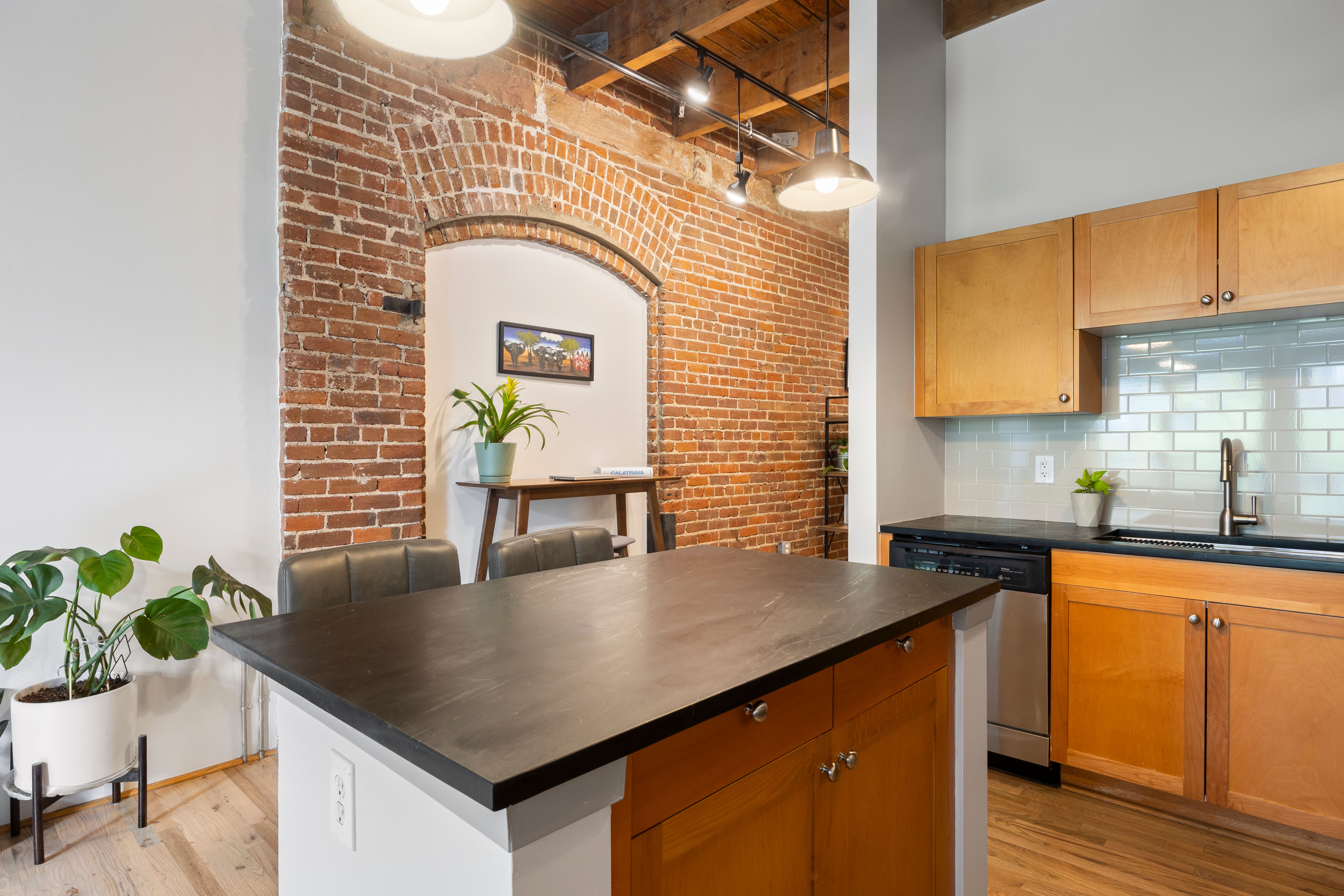  Historic WaterTower Loft with Modern Updates - 物件實景