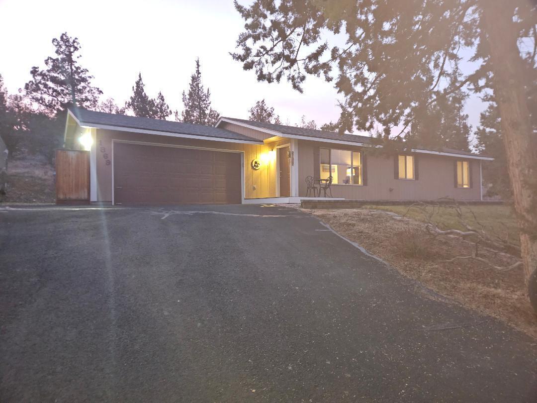 Prineville, Oregon, 97754, United States, 3 Bedrooms Bedrooms, ,2 BathroomsBathrooms,Residential,For Sale,2009678