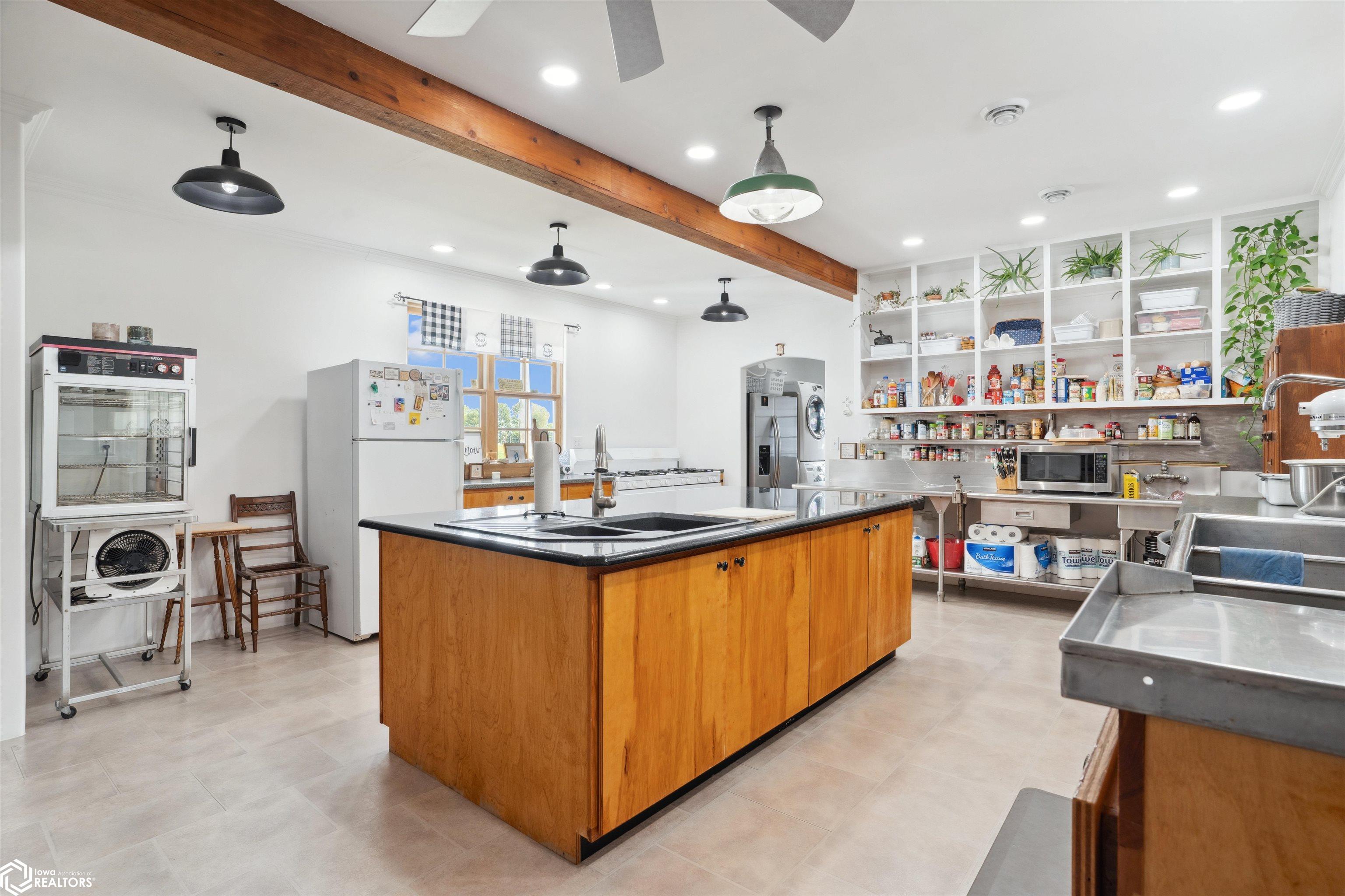 Dallas City, Illinois, 62330, United States, 8 Bedrooms Bedrooms, ,7 BathroomsBathrooms,Residential,For Sale,1980104