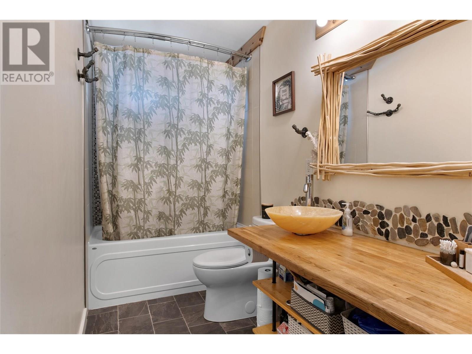 LAKE COUNTRY, British Columbia, V4V 1W2, CA, 4 Bedrooms Bedrooms, ,2 BathroomsBathrooms,Residential,For Sale,1896793
