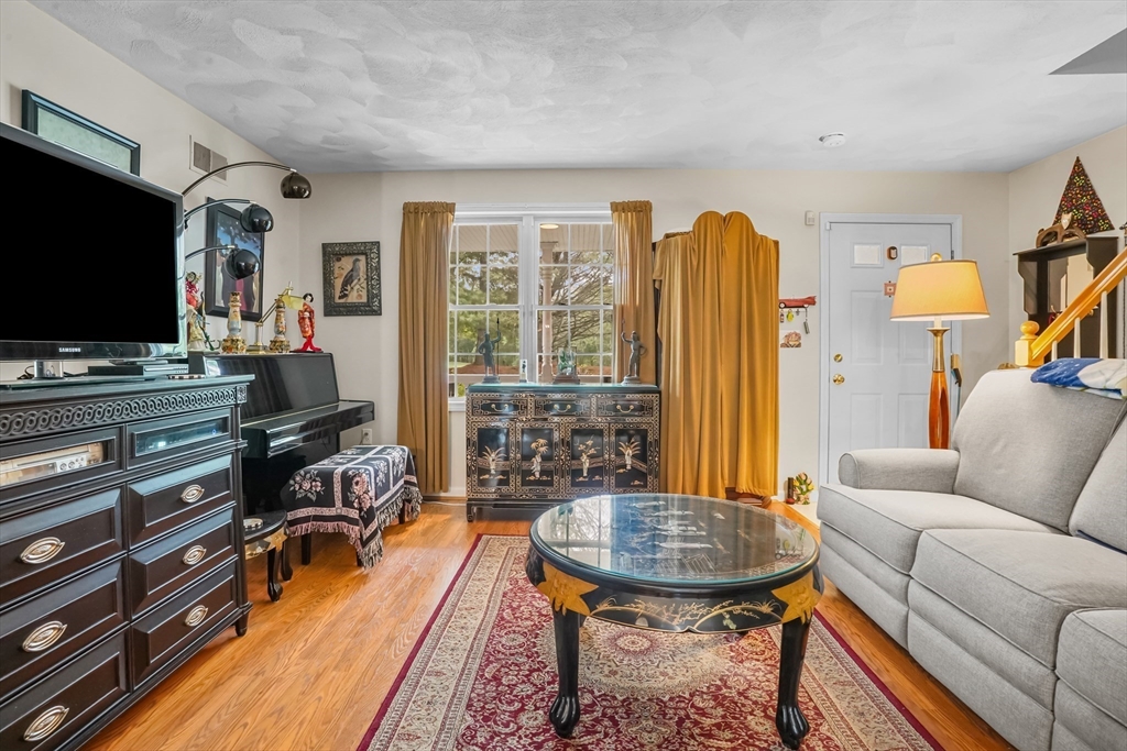 Tewksbury, Massachusetts, 01876, United States, 2 Bedrooms Bedrooms, ,2 BathroomsBathrooms,Residential,For Sale,2048183