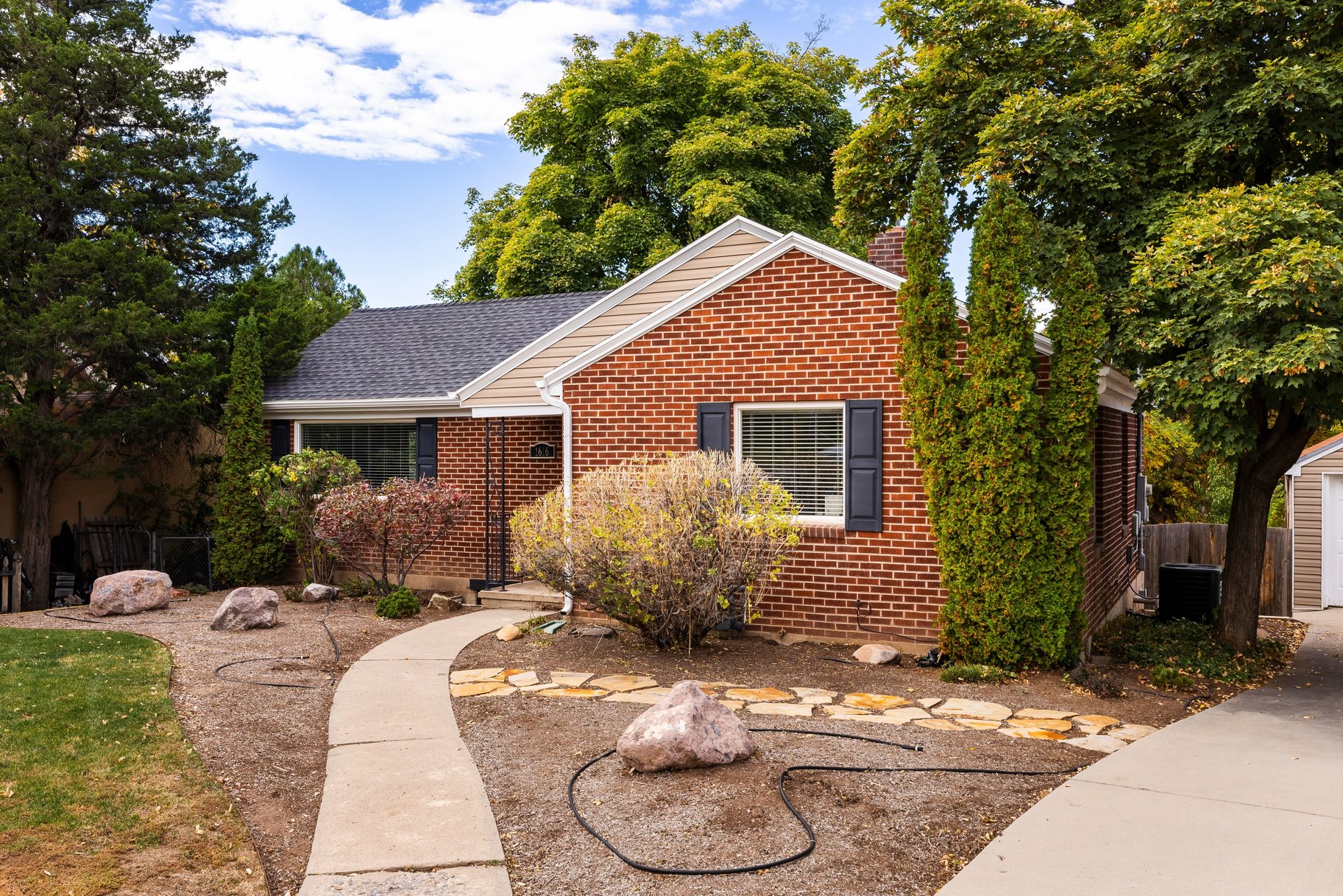  Charming home, flexible living options, rental income - 物件實景