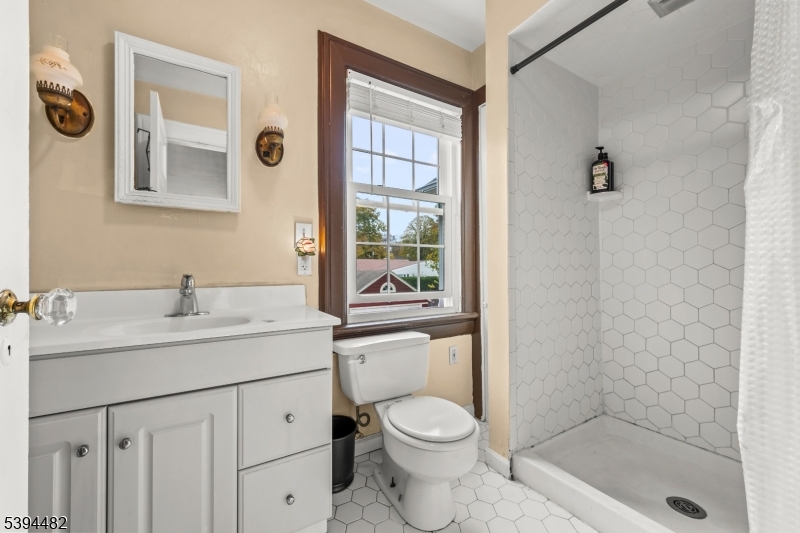 Plainfield City, New Jersey, 07060, United States, 6 Bedrooms Bedrooms, ,4 BathroomsBathrooms,Residential,For Sale,1989073