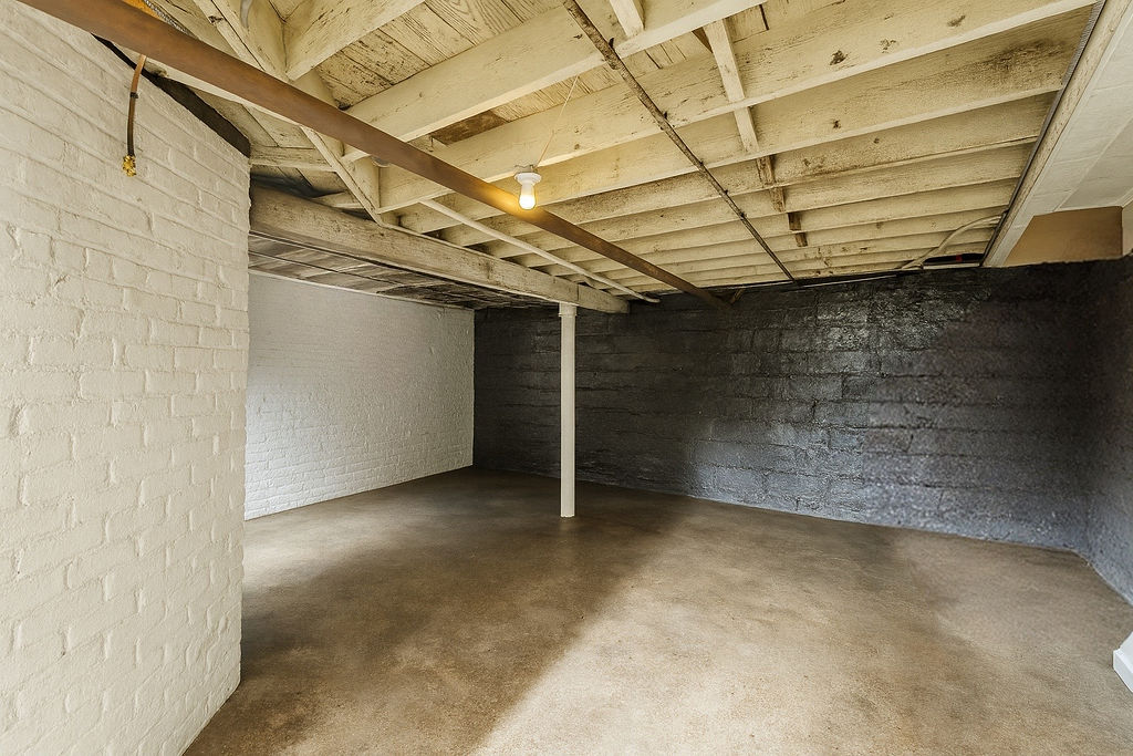 Howard Beach, New York, 11414, United States, 5 Bedrooms Bedrooms, ,2 BathroomsBathrooms,Residential,For Sale,1975186