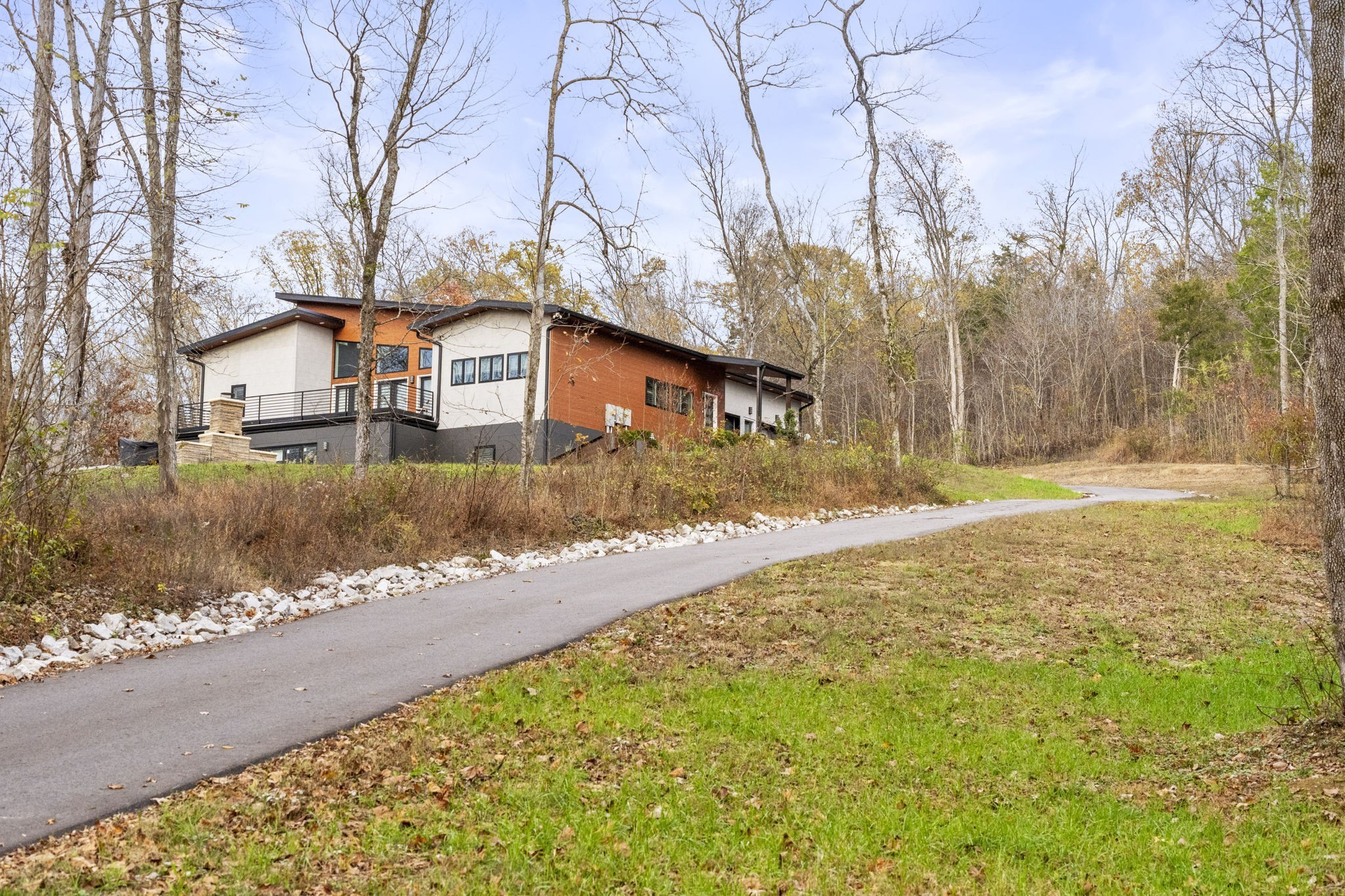 Bethpage, Tennessee, 37022, United States, 2 Bedrooms Bedrooms, ,2 BathroomsBathrooms,Residential,For Sale,1764166