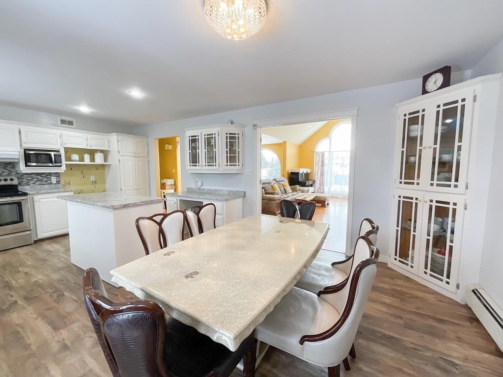 STRATFORD, Prince Edward Island, C1B 2H3, CA, 4 Bedrooms Bedrooms, ,2 BathroomsBathrooms,Residential,For Sale,1885210
