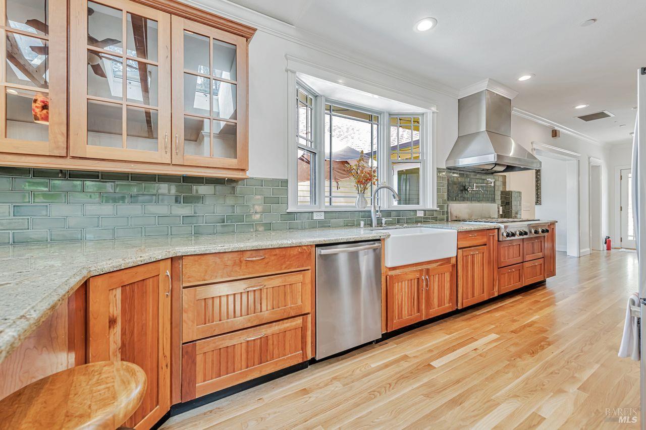 Corte Madera, California, 94925, United States, 4 Bedrooms Bedrooms, ,5 BathroomsBathrooms,Residential,For Sale,1917225
