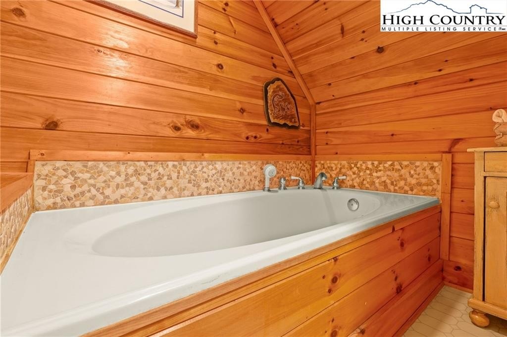 Ferguson, North Carolina, 28624, United States, 2 Bedrooms Bedrooms, ,2 BathroomsBathrooms,Residential,For Sale,1996766