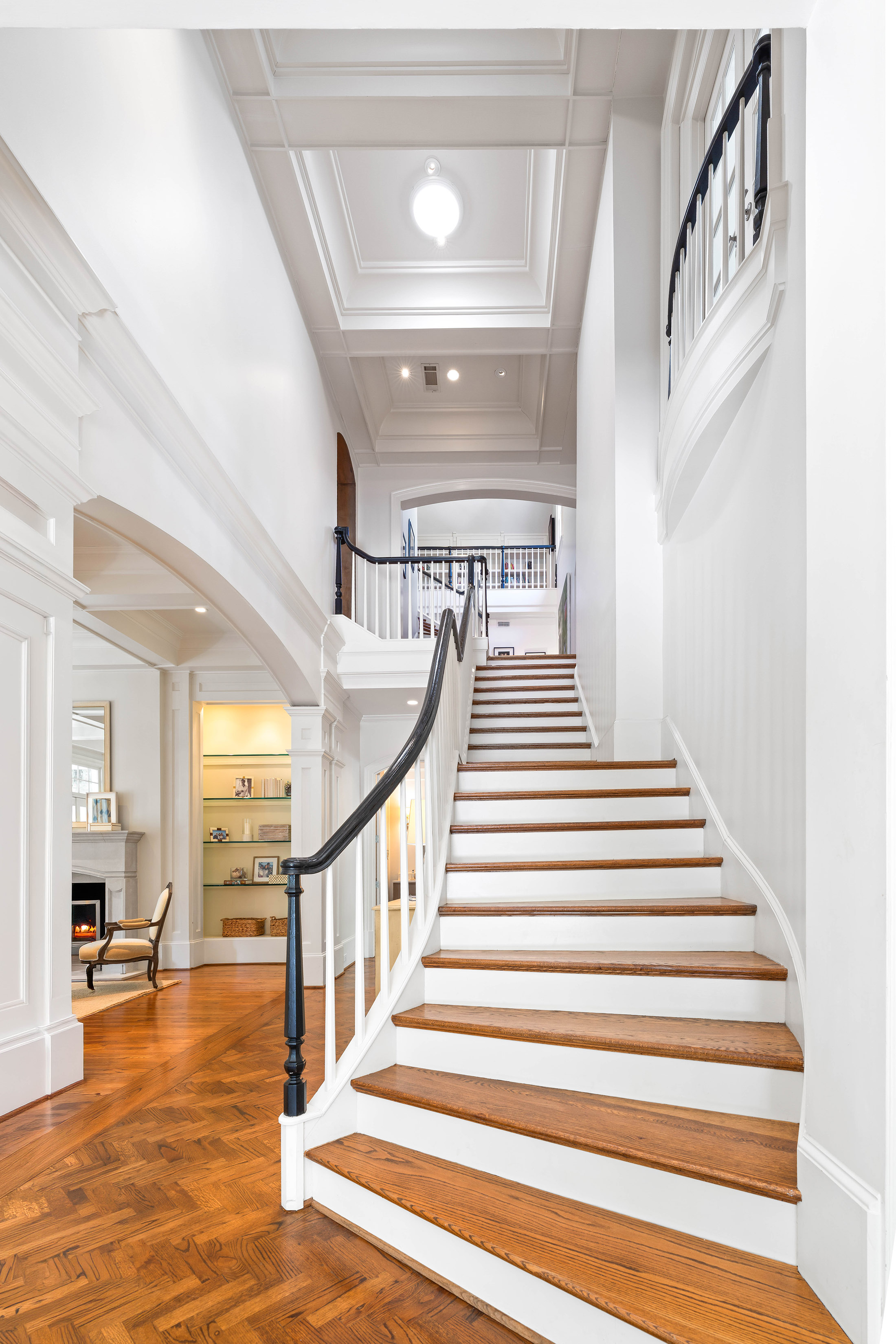  Stunning Estate with Pool Set on 1.3+/- Private Acres - 物件實景