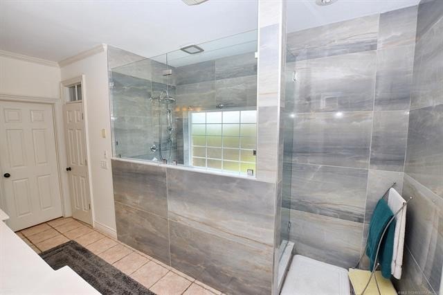 Tahlequah, Oklahoma, 74464, United States, 5 Bedrooms Bedrooms, ,5 BathroomsBathrooms,Residential,For Sale,1977859