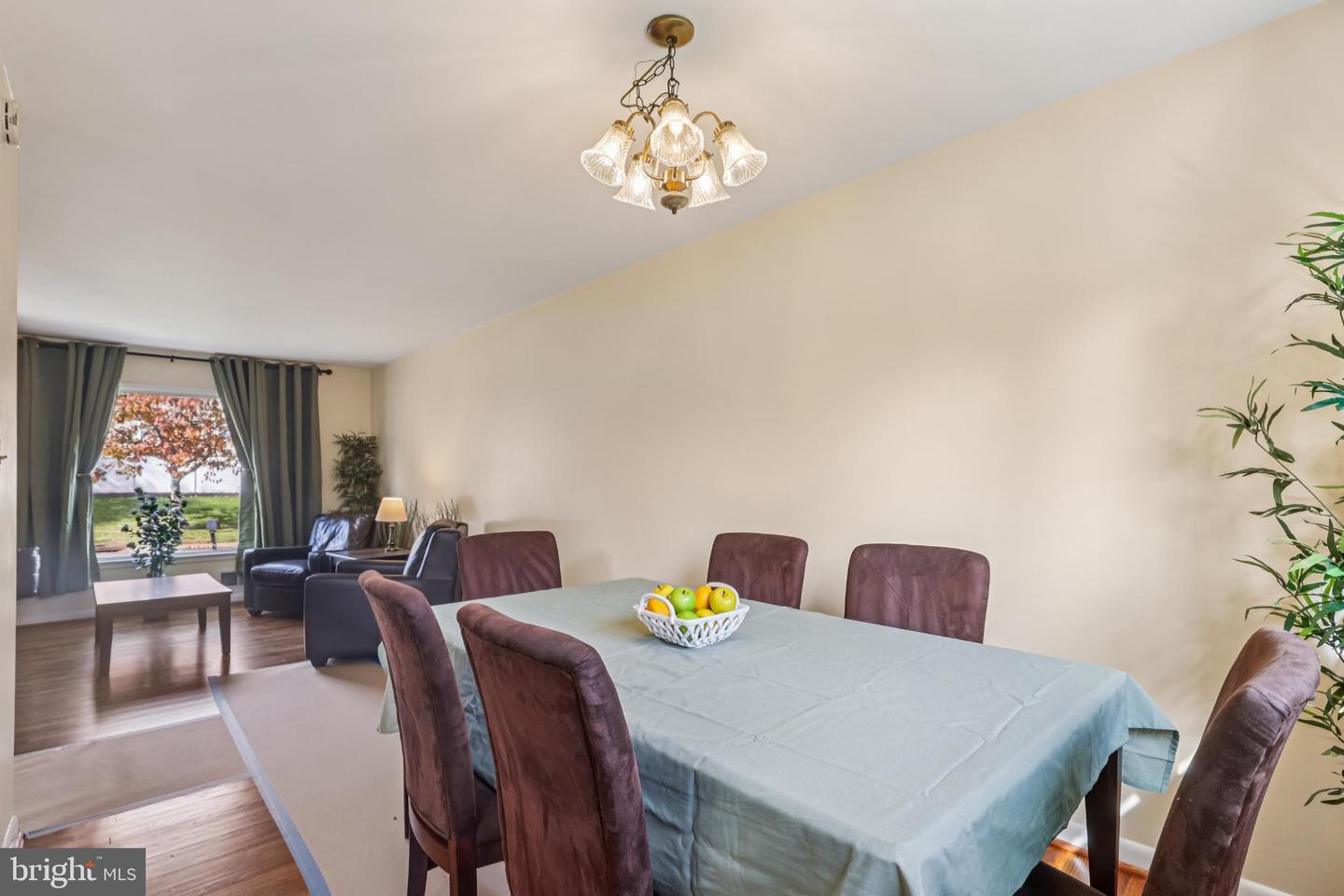 Rockville, Maryland, 20851, United States, 4 Bedrooms Bedrooms, ,2 BathroomsBathrooms,Residential,For Sale,1987492