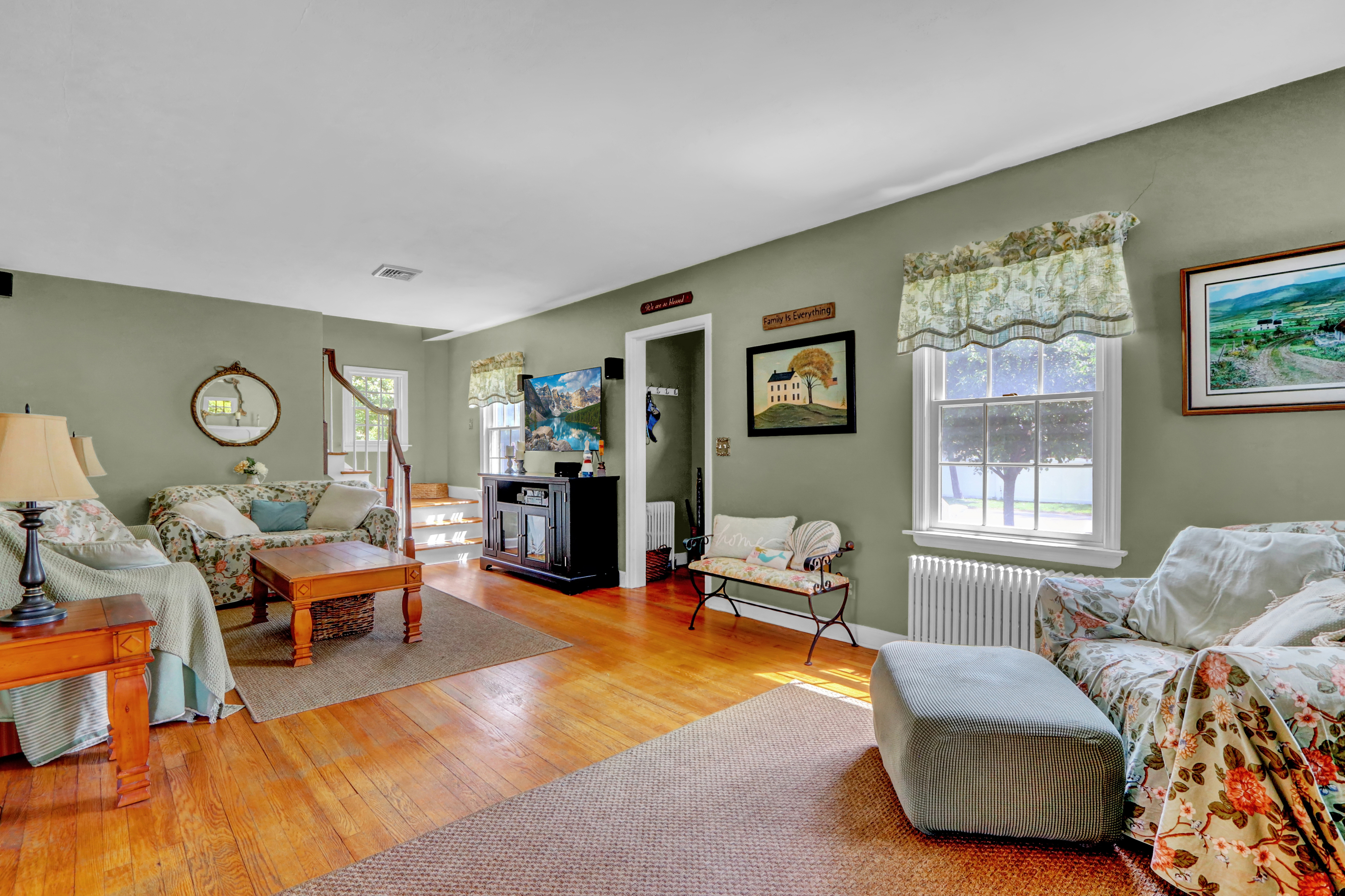 Babylon, New York, 11702, United States, 3 Bedrooms Bedrooms, ,2 BathroomsBathrooms,Residential,For Sale,1861866