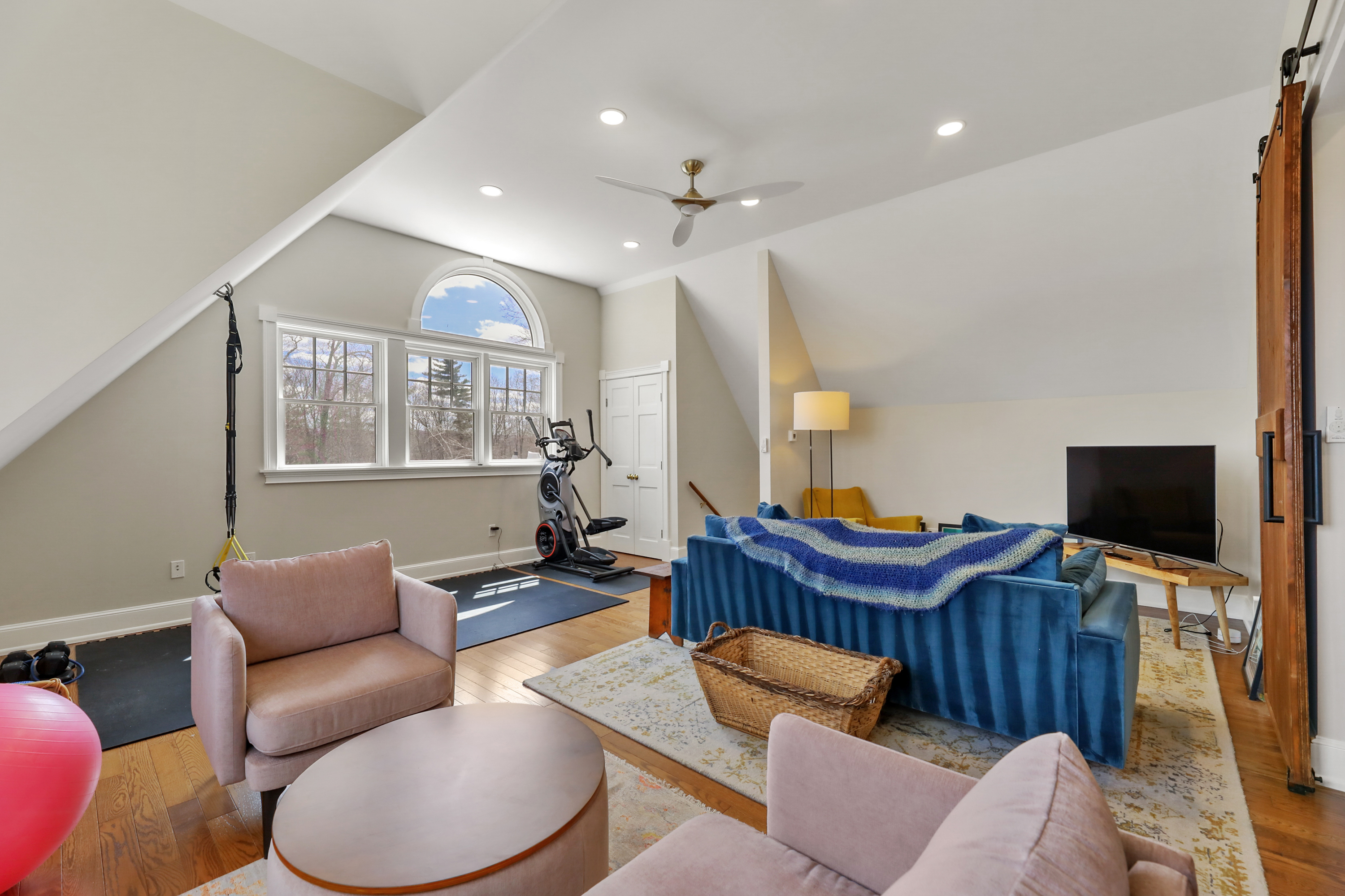  Exquisite Tudor Estate Set on 18+ Breathtaking Acres with Stunning Panoramic Vie - 物件實景