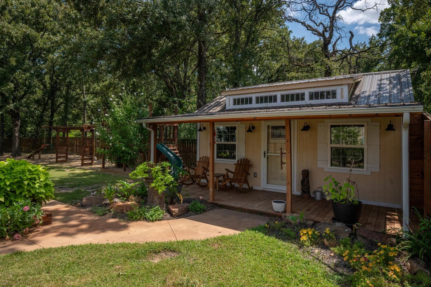 Quinlan, Texas, 75474, United States, 2 Bedrooms Bedrooms, ,2 BathroomsBathrooms,Residential,For Sale,1937387