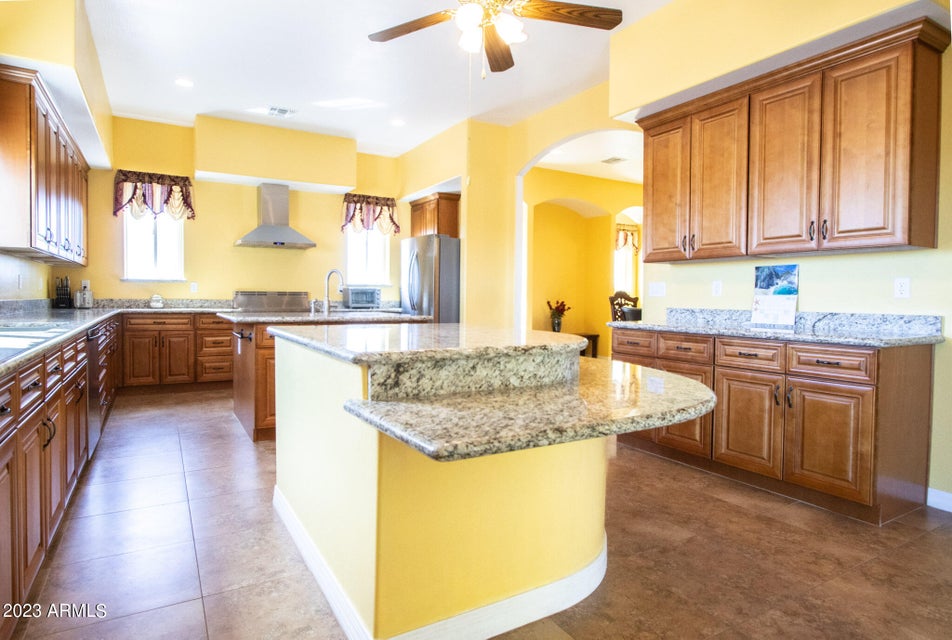 Witmann, Arizona, 85361, United States, 6 Bedrooms Bedrooms, ,3 BathroomsBathrooms,Residential,For Sale,1977429