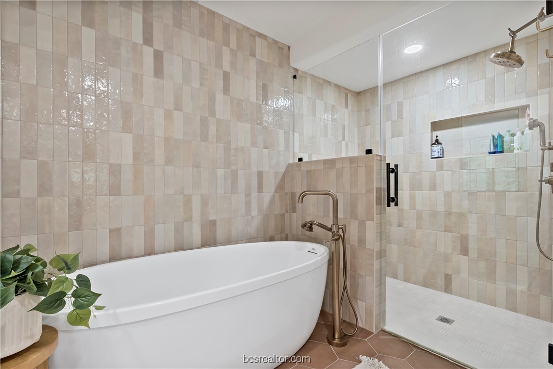 College Station, Texas, 77845, United States, 4 Bedrooms Bedrooms, ,5 BathroomsBathrooms,Residential,For Sale,1932091