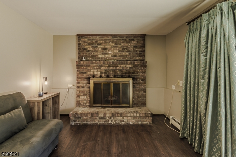 Plainfield City, New Jersey, 07060, United States, 4 Bedrooms Bedrooms, ,2 BathroomsBathrooms,Residential,For Sale,1961525