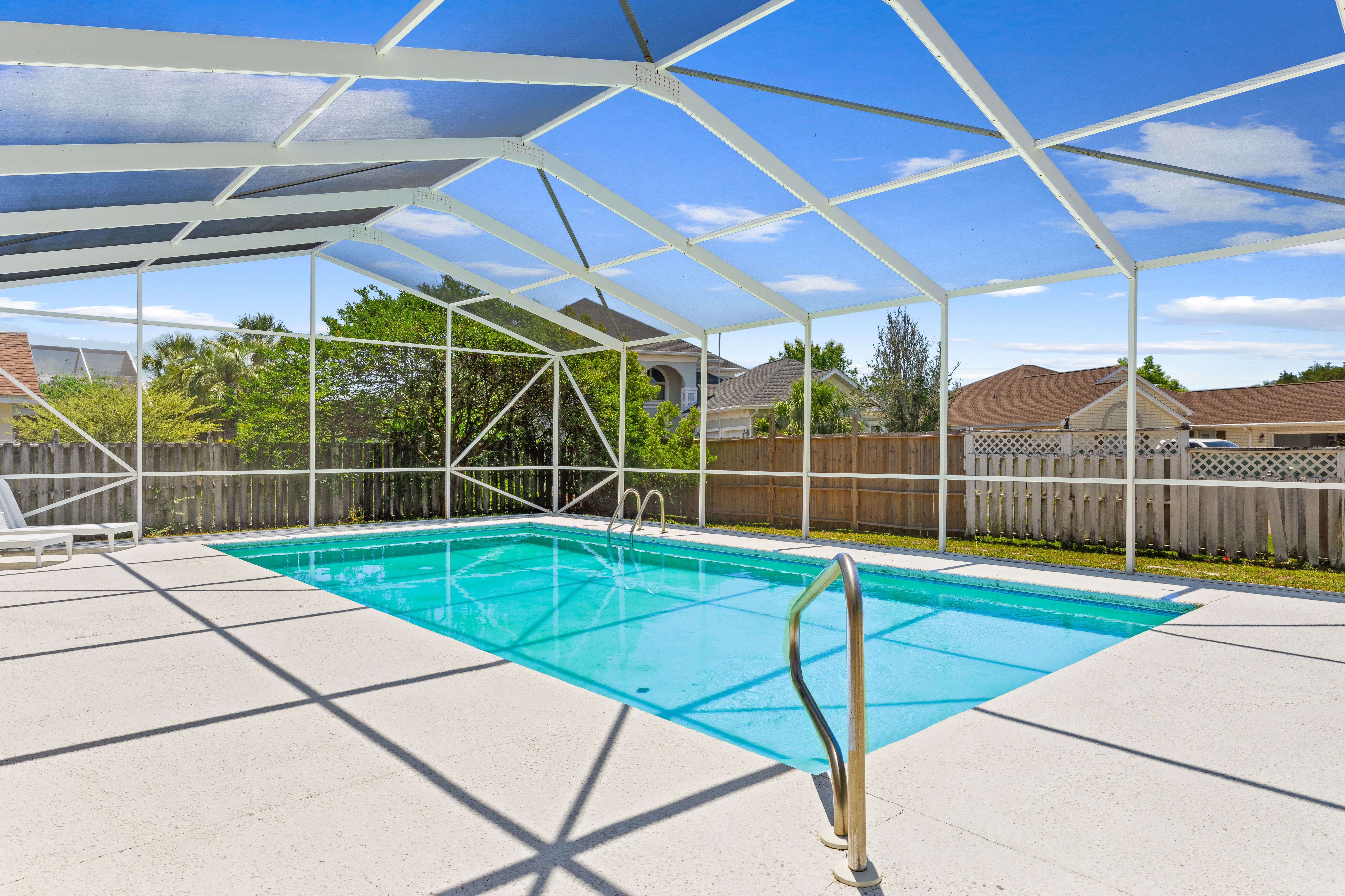  Corner Lot Home with Screened Pool Near Beach - 物件實景