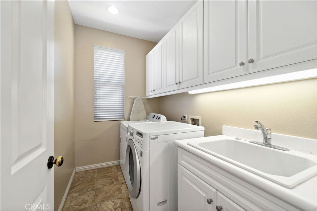 Lake Elsinore, California, 92530, United States, 5 Bedrooms Bedrooms, ,3 BathroomsBathrooms,Residential,For Sale,1881678