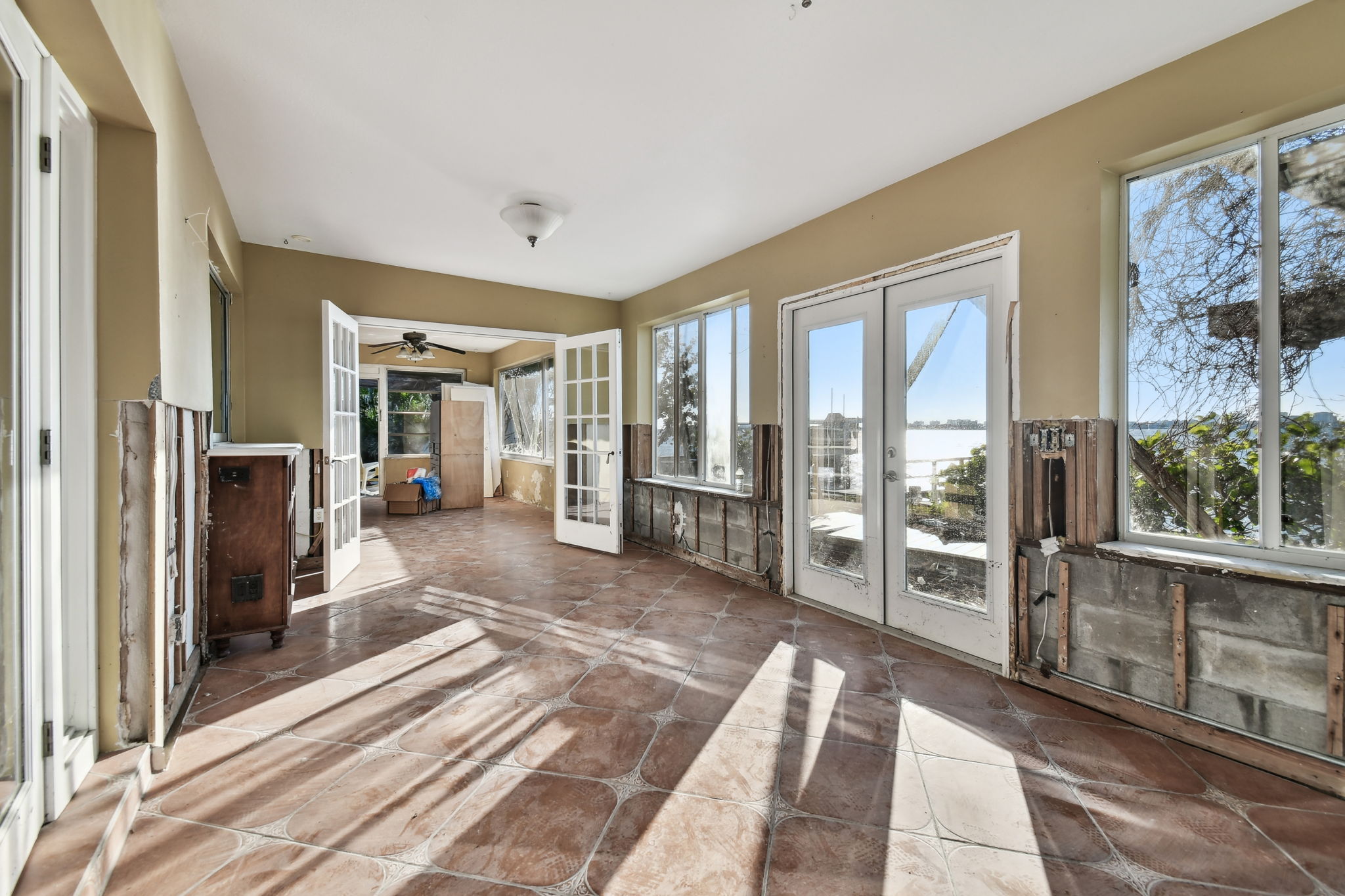 Clearwater, Florida, 33755, United States, 3 Bedrooms Bedrooms, ,2 BathroomsBathrooms,Residential,For Sale,1980754