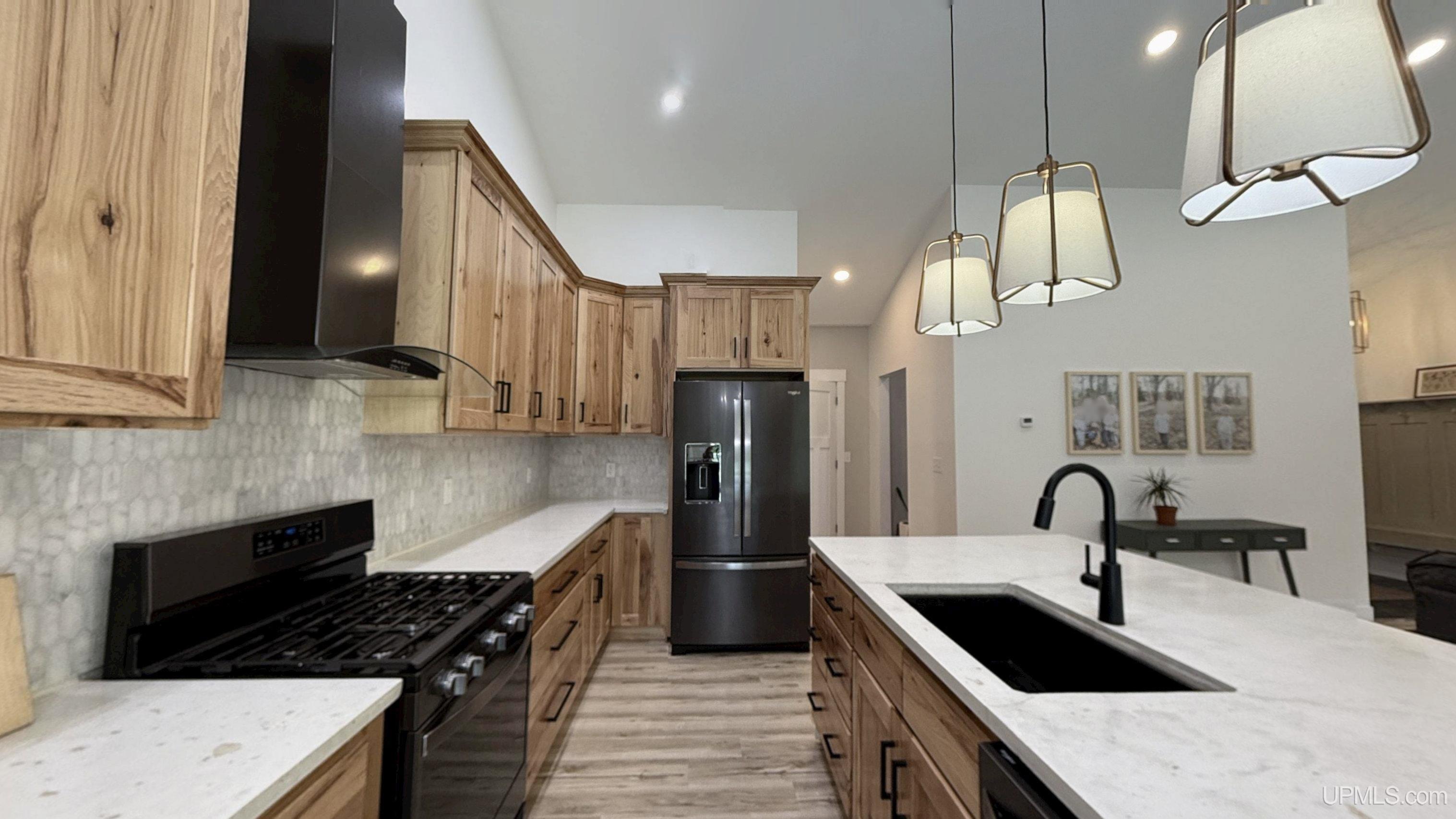 Hancock, Michigan, 49930, United States, 3 Bedrooms Bedrooms, ,3 BathroomsBathrooms,Residential,For Sale,1901071
