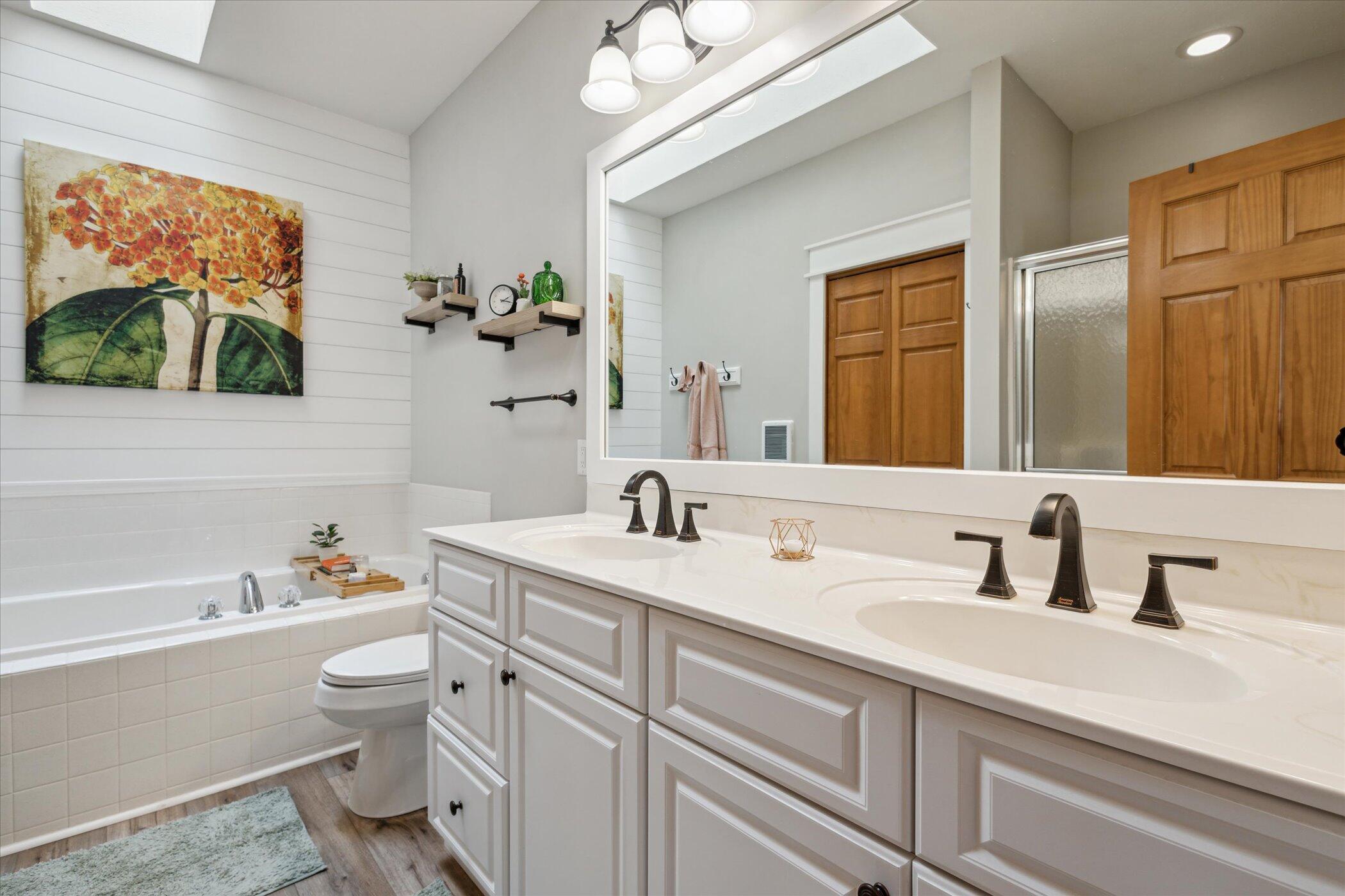 Edwardsburg, Michigan, 49112, United States, 4 Bedrooms Bedrooms, ,4 BathroomsBathrooms,Residential,For Sale,1989598