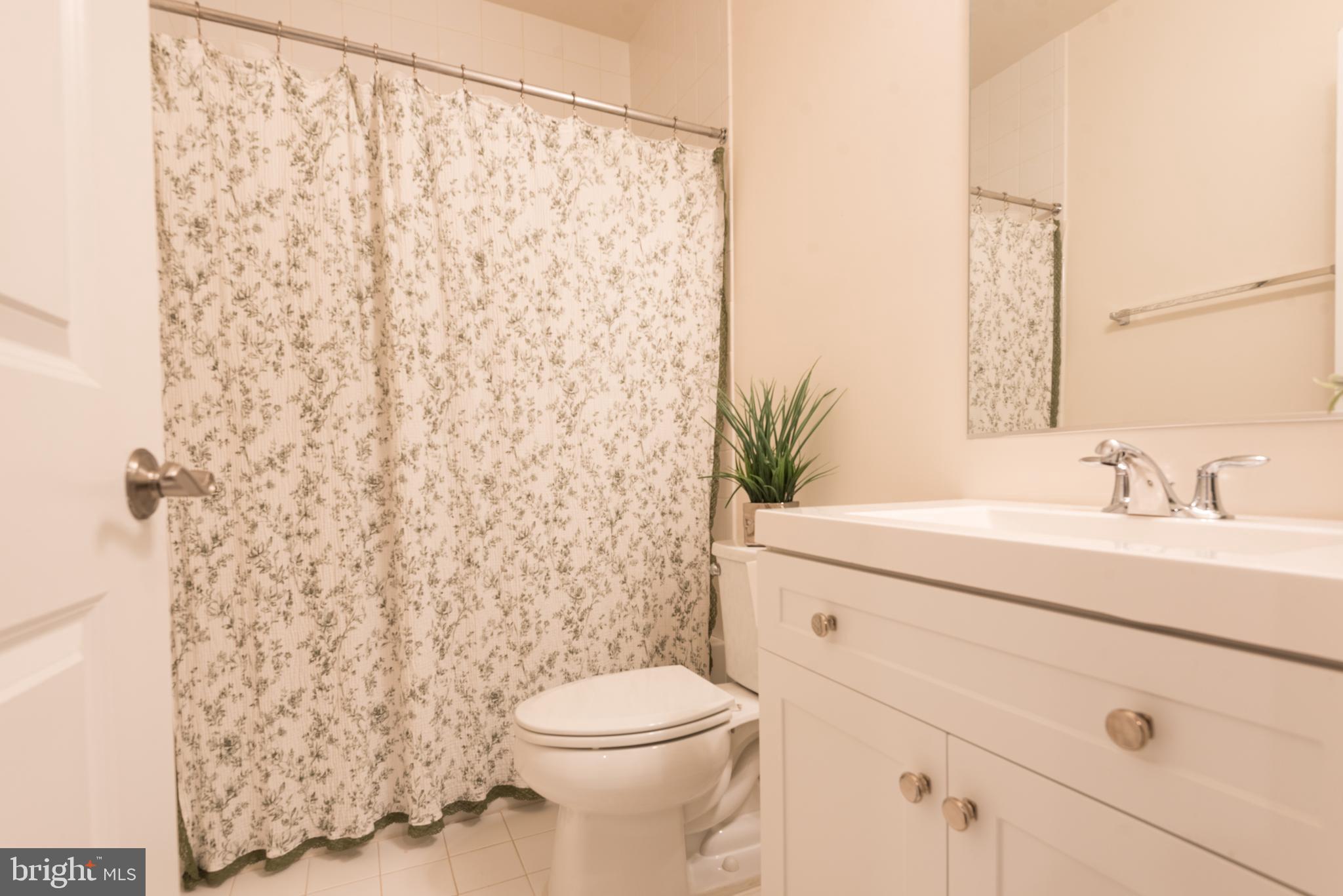 Haymarket, Virginia, 20169, United States, 4 Bedrooms Bedrooms, ,4 BathroomsBathrooms,Residential,For Sale,1980025