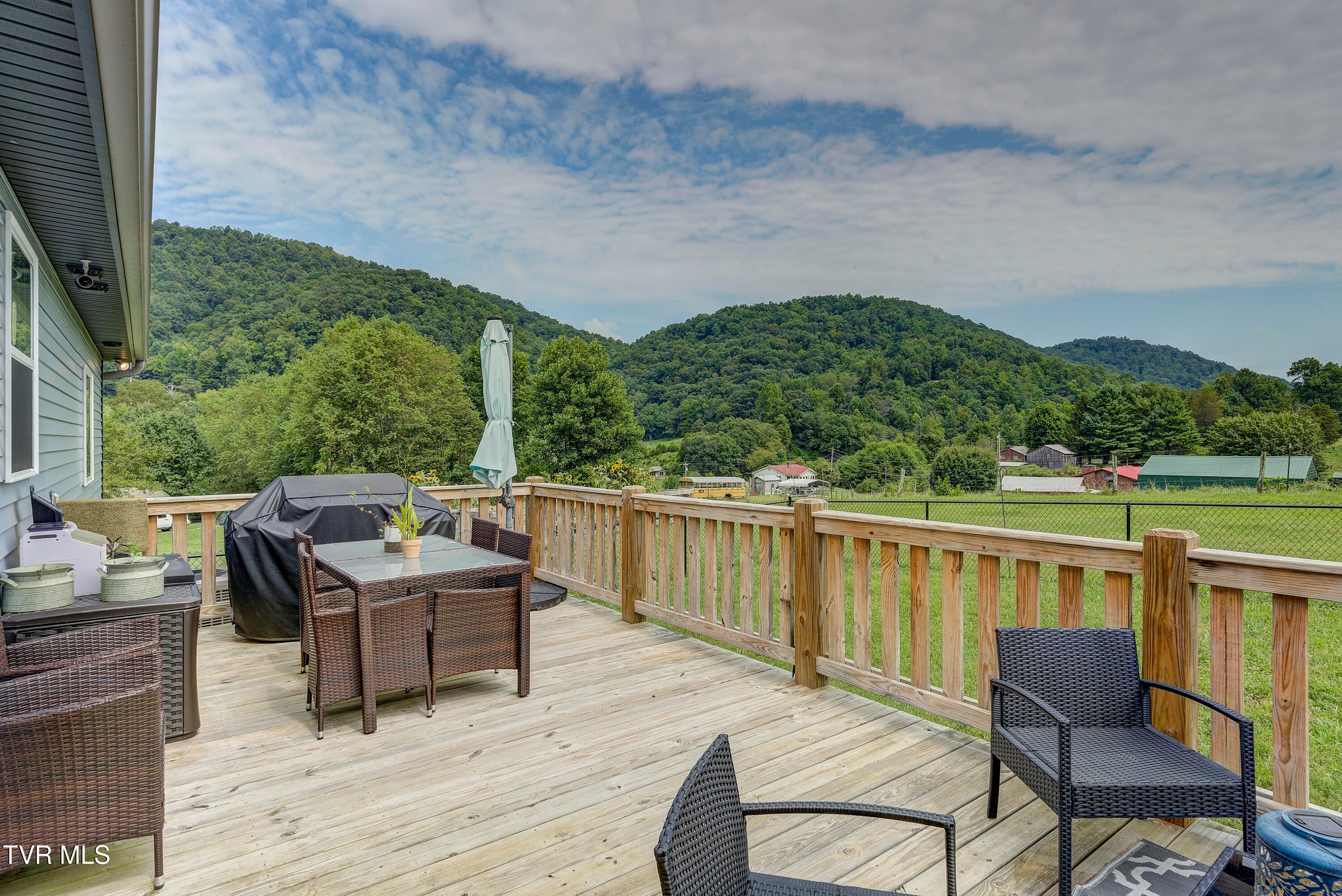 Elizabethton, Tennessee, 37643, United States, 3 Bedrooms Bedrooms, ,2 BathroomsBathrooms,Residential,For Sale,1925509