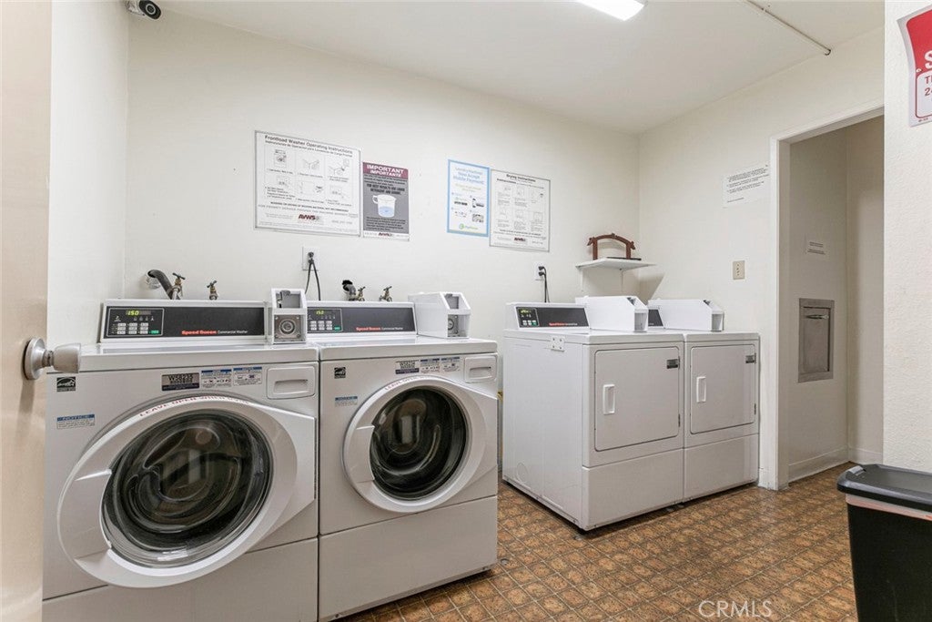 Glendale, California, 91202, United States, 2 Bedrooms Bedrooms, ,1 BathroomBathrooms,Residential,For Sale,1988969