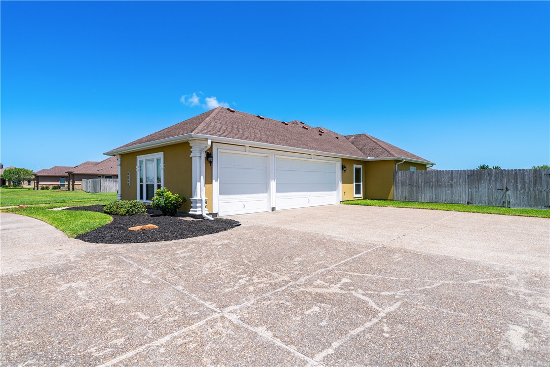 Corpus Christi, Texas, 78414, United States, 4 Bedrooms Bedrooms, ,3 BathroomsBathrooms,Residential,For Sale,1985457