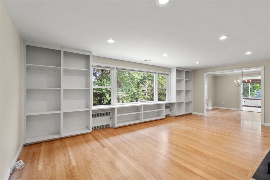 Chelmsford, Massachusetts, 01824, United States, 3 Bedrooms Bedrooms, ,2 BathroomsBathrooms,Residential,For Sale,1927111