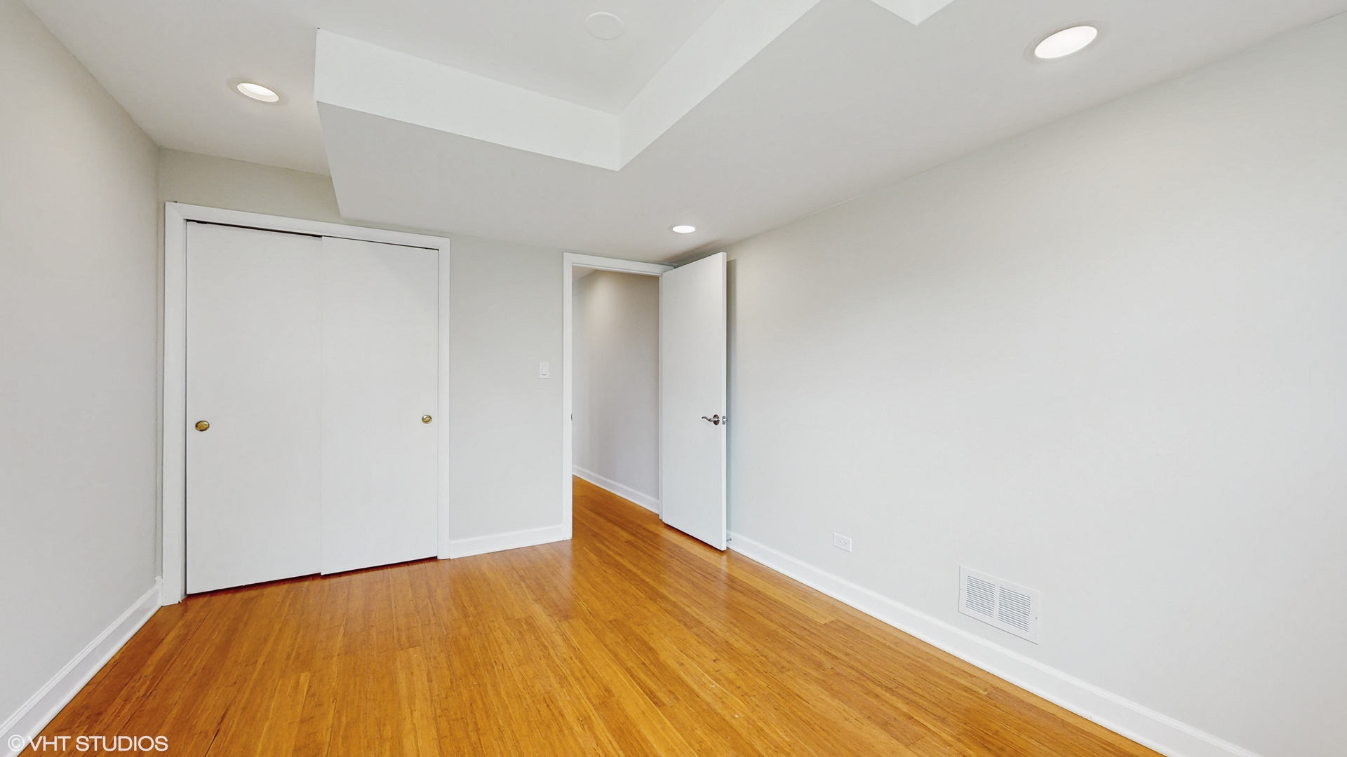 Skokie, Illinois, 60076, United States, 4 Bedrooms Bedrooms, ,2 BathroomsBathrooms,Residential,For Sale,1935170