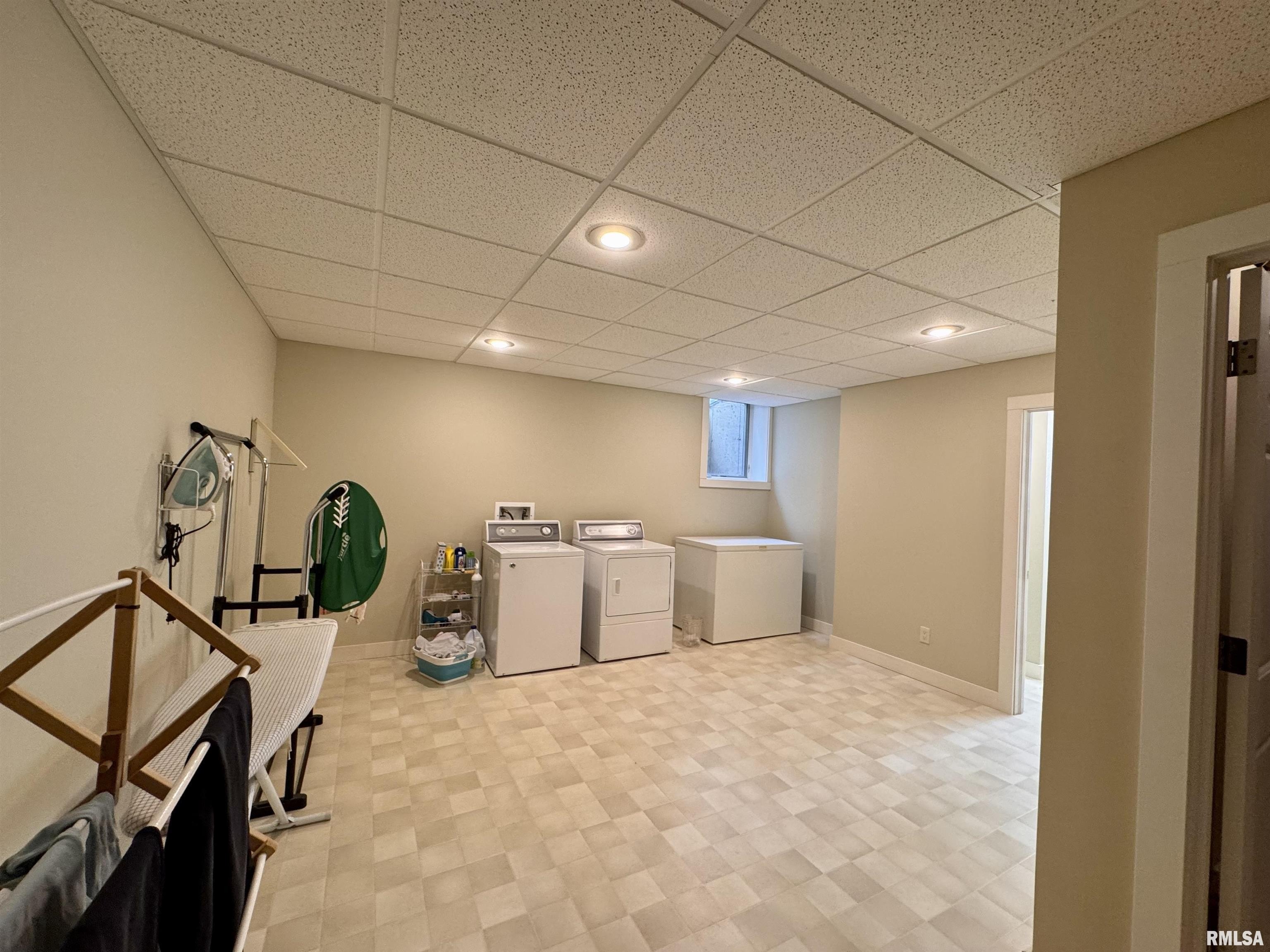 Macomb, Illinois, 61455, United States, 5 Bedrooms Bedrooms, ,5 BathroomsBathrooms,Residential,For Sale,1915760