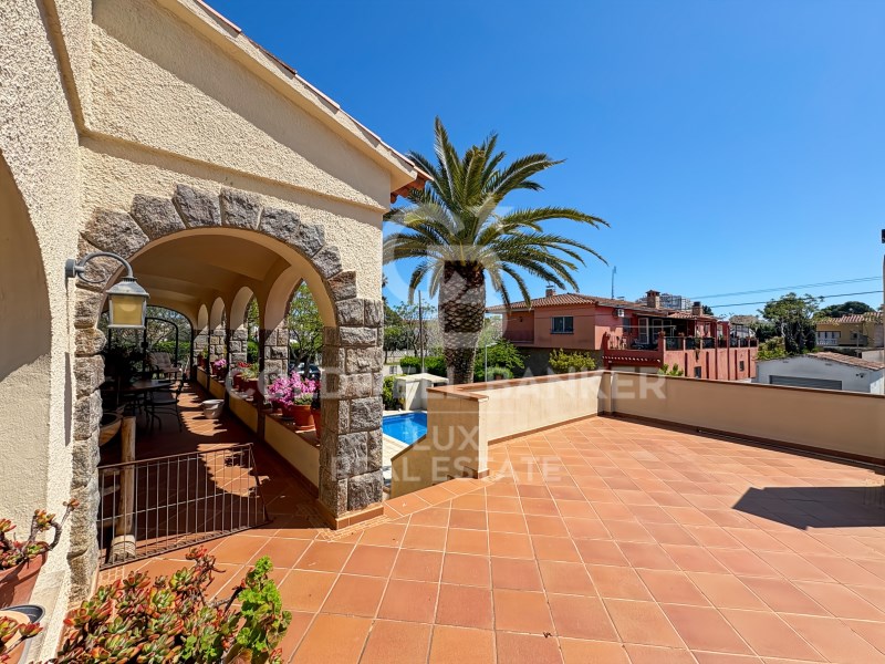 Empuriabrava, Catalonia, ES, 4 Bedrooms Bedrooms, ,2 BathroomsBathrooms,Residential,For Sale,1795076